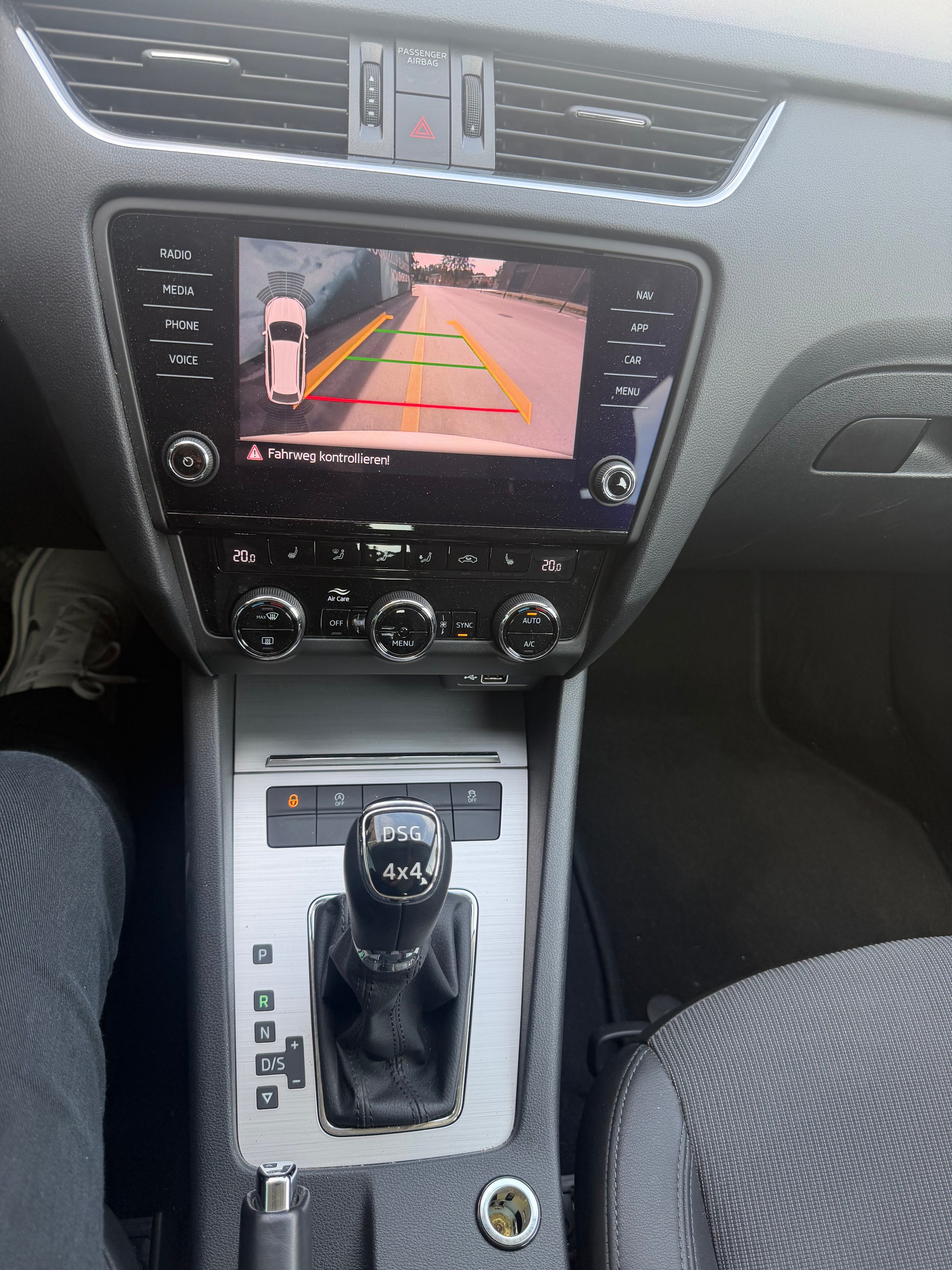 SKODA Octavia Combi 2.0 TDI Ambition 4x4-image-7