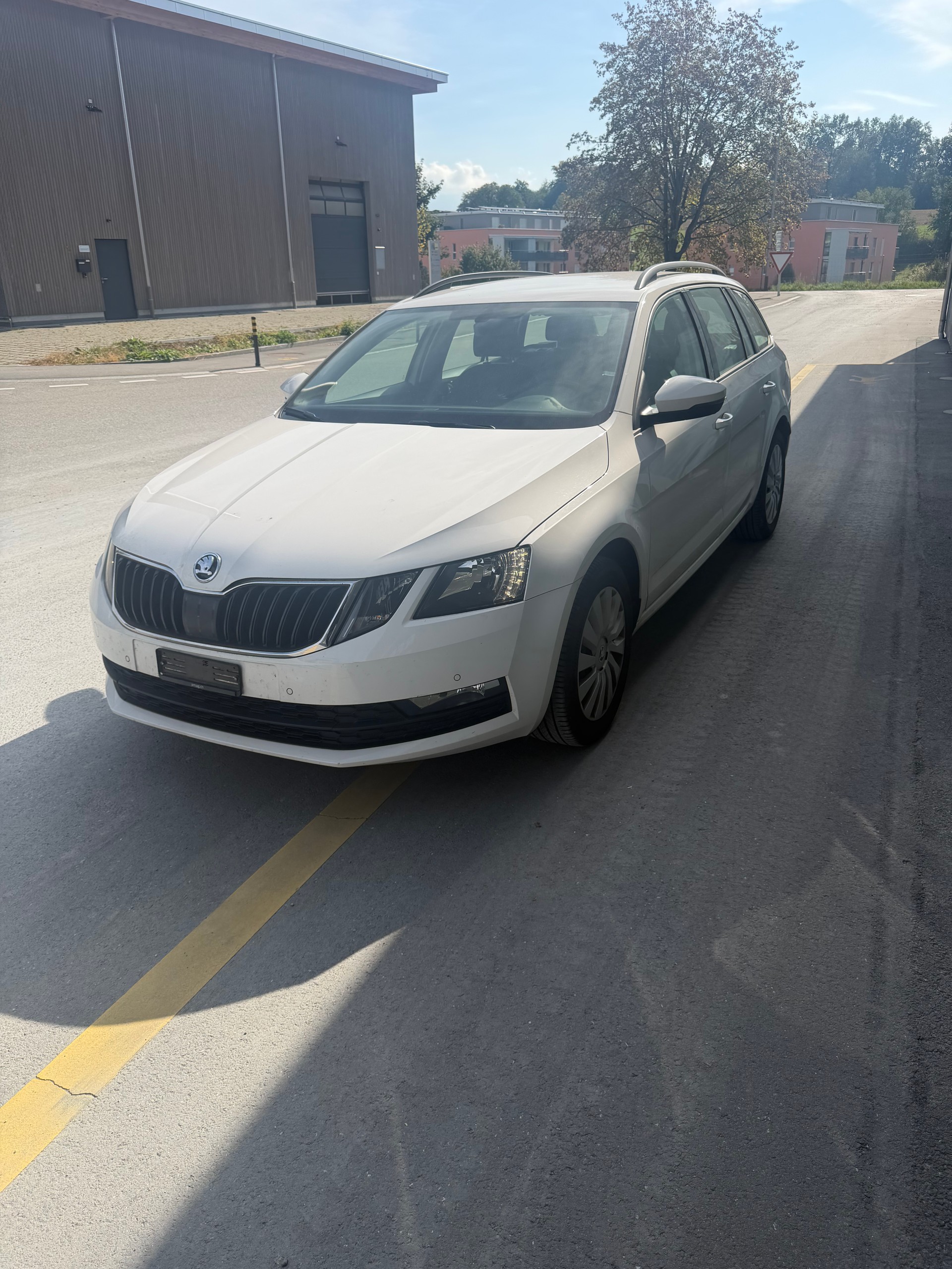 SKODA Octavia Combi 2.0 TDI Ambition 4x4-image-0