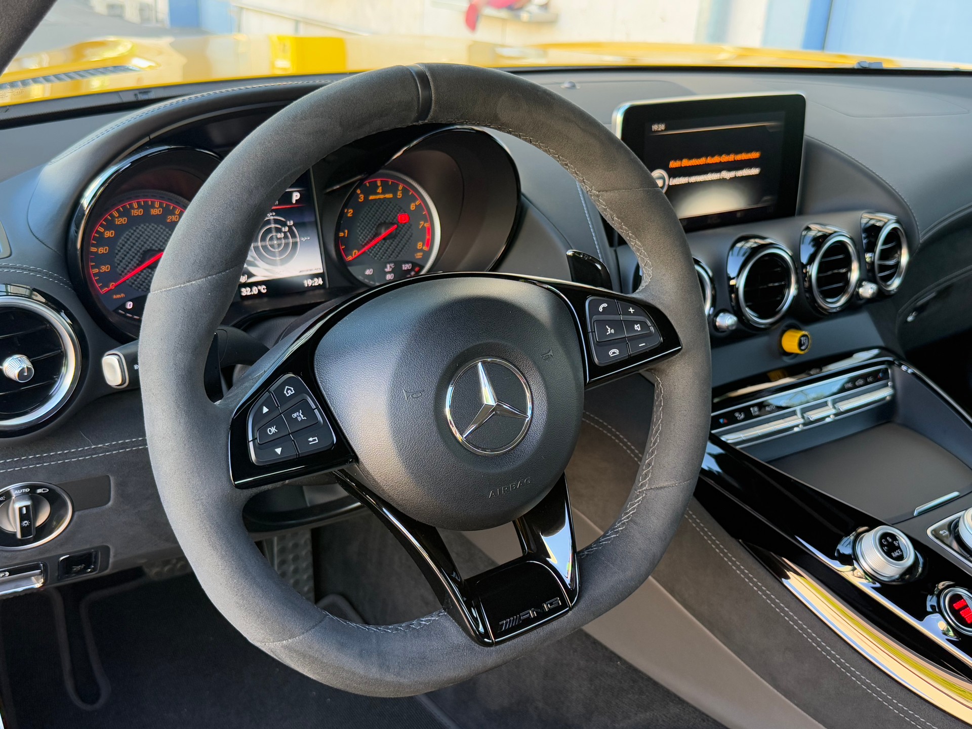 MERCEDES-BENZ AMG GT R Speedshift DCT-image-9