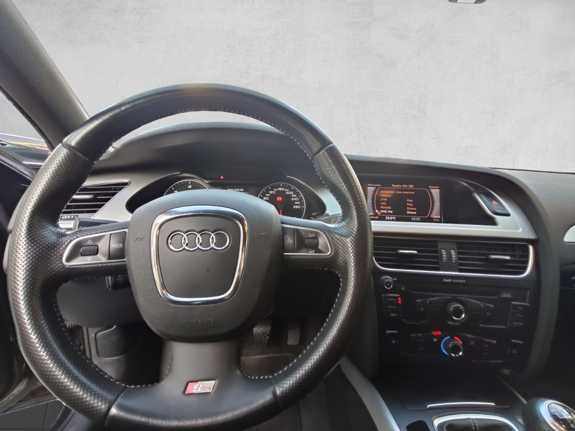 AUDI A4 Avant 2.0 TDI-image-7