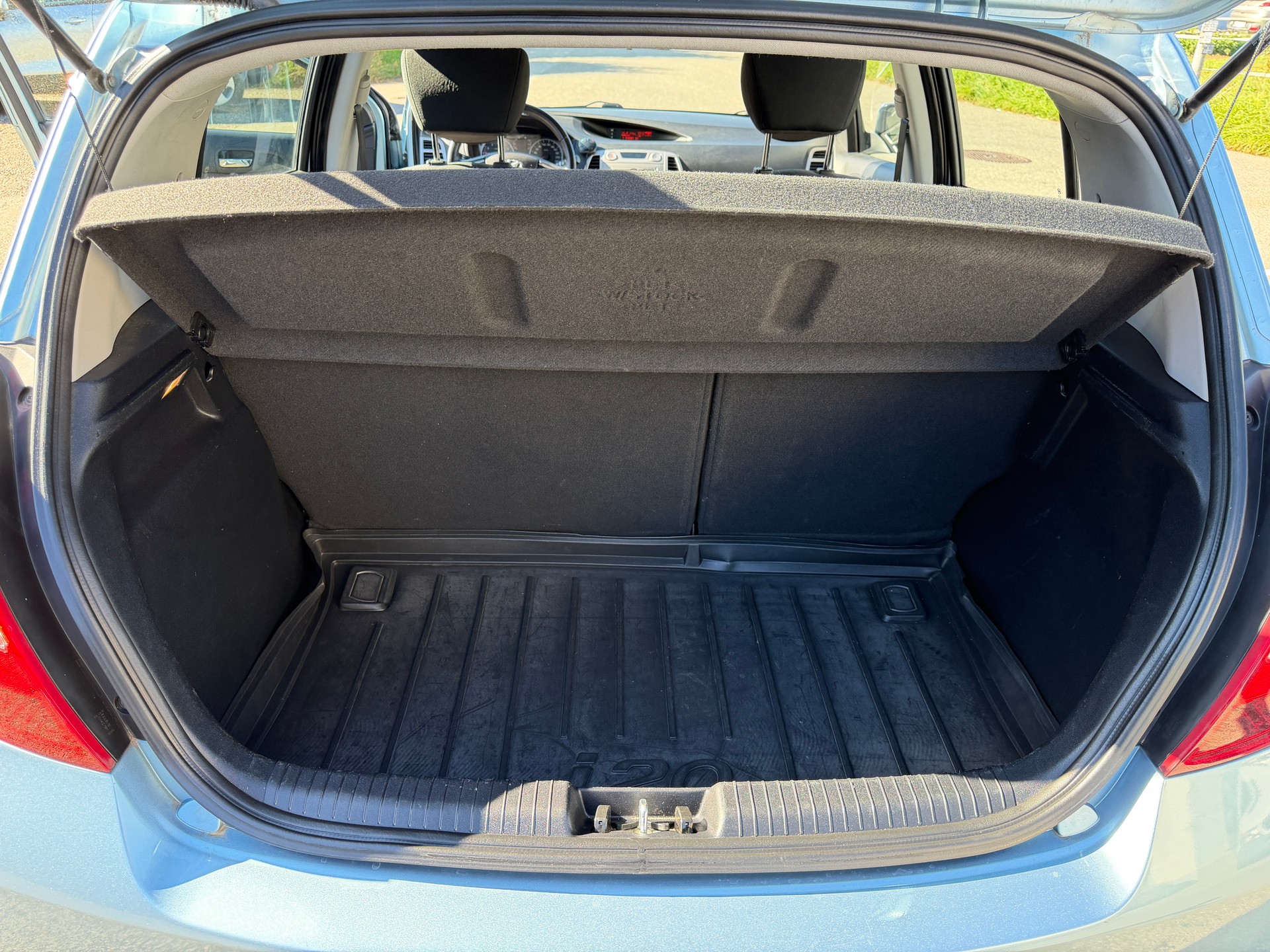 HYUNDAI i20 1.4 Style Automatic-image-12