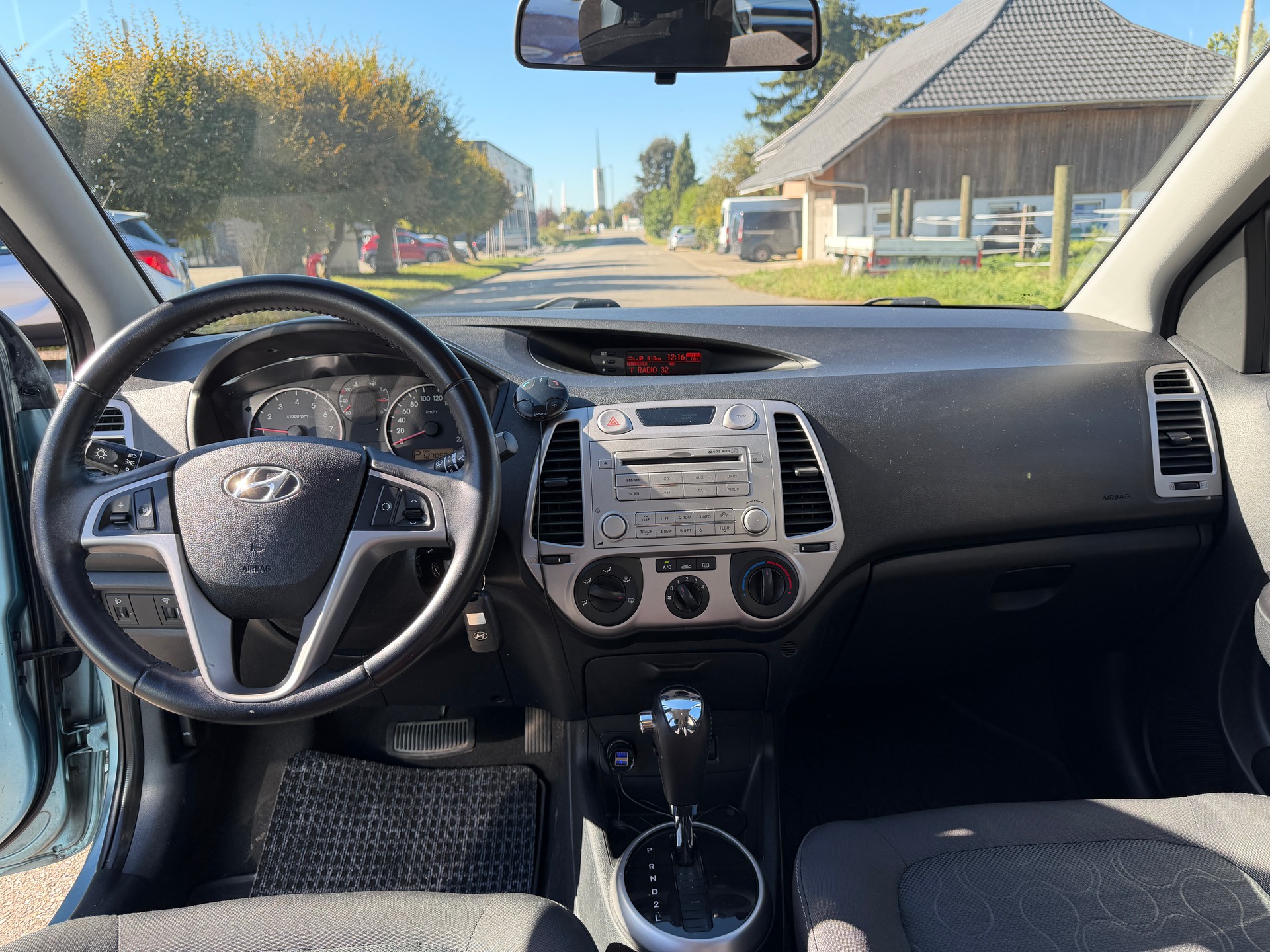 HYUNDAI i20 1.4 Style Automatic-image-7