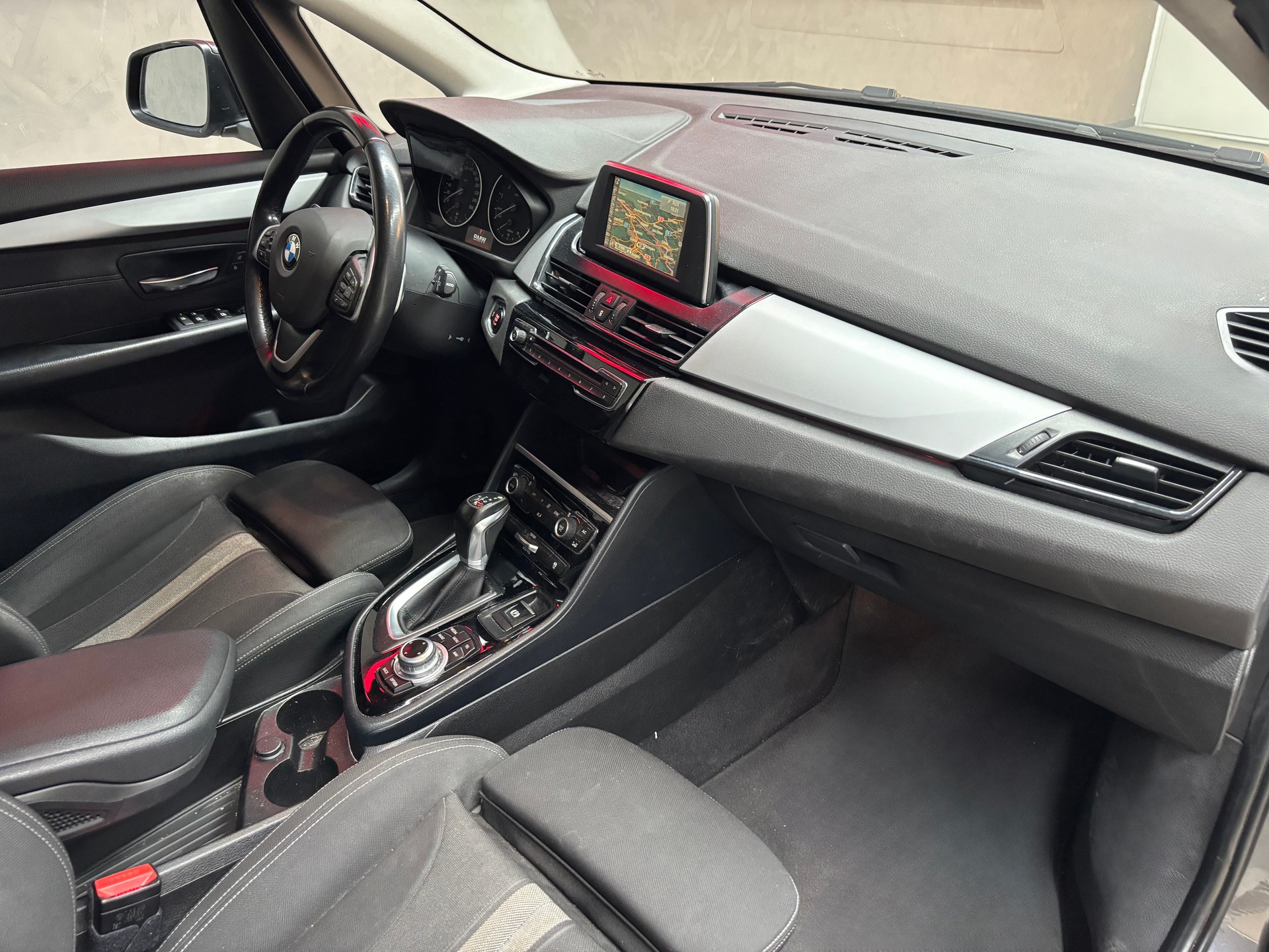 BMW 225i xDrive Active Tourer Steptronic-image-7