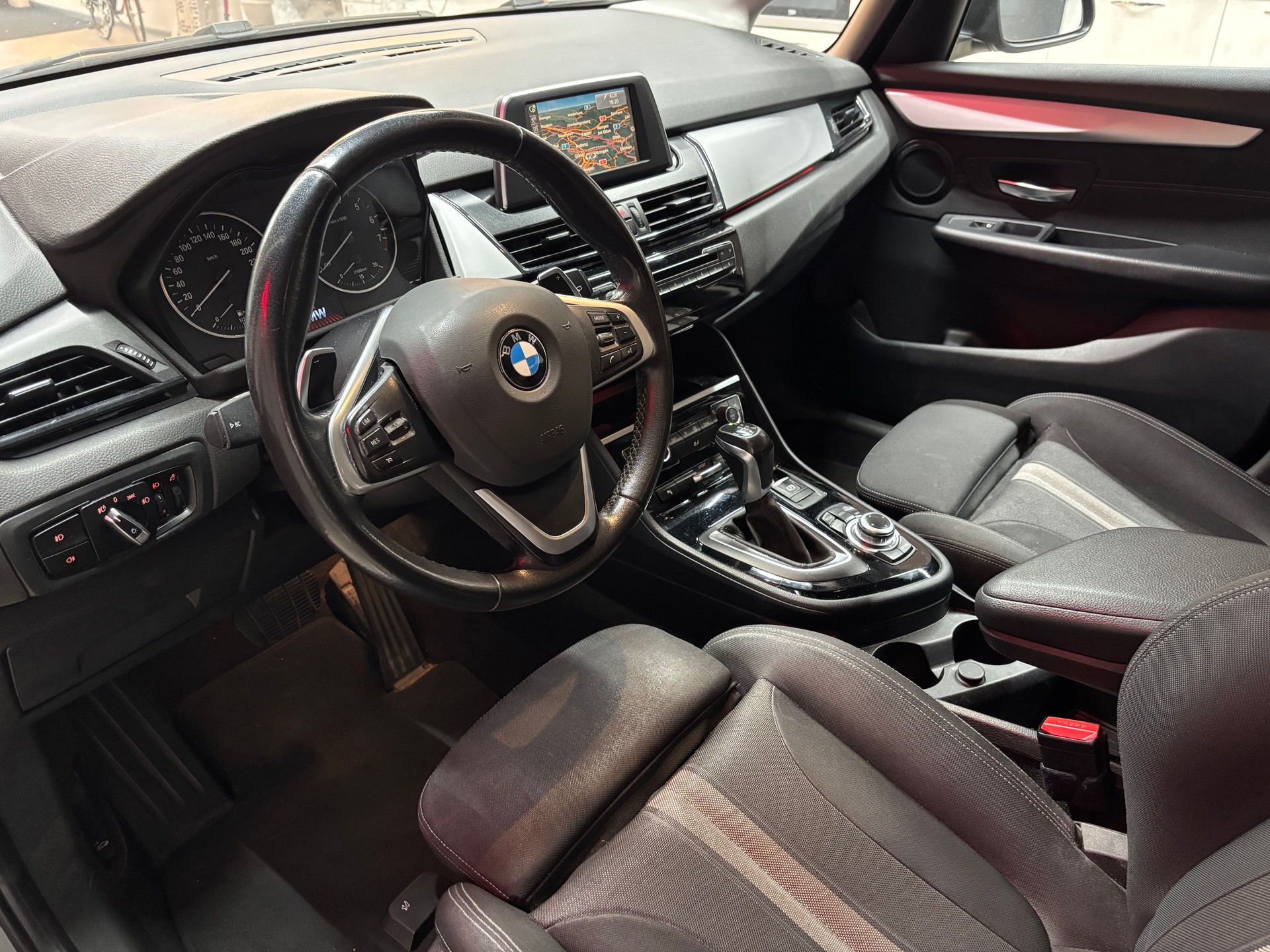 BMW 225i xDrive Active Tourer Steptronic-image-6