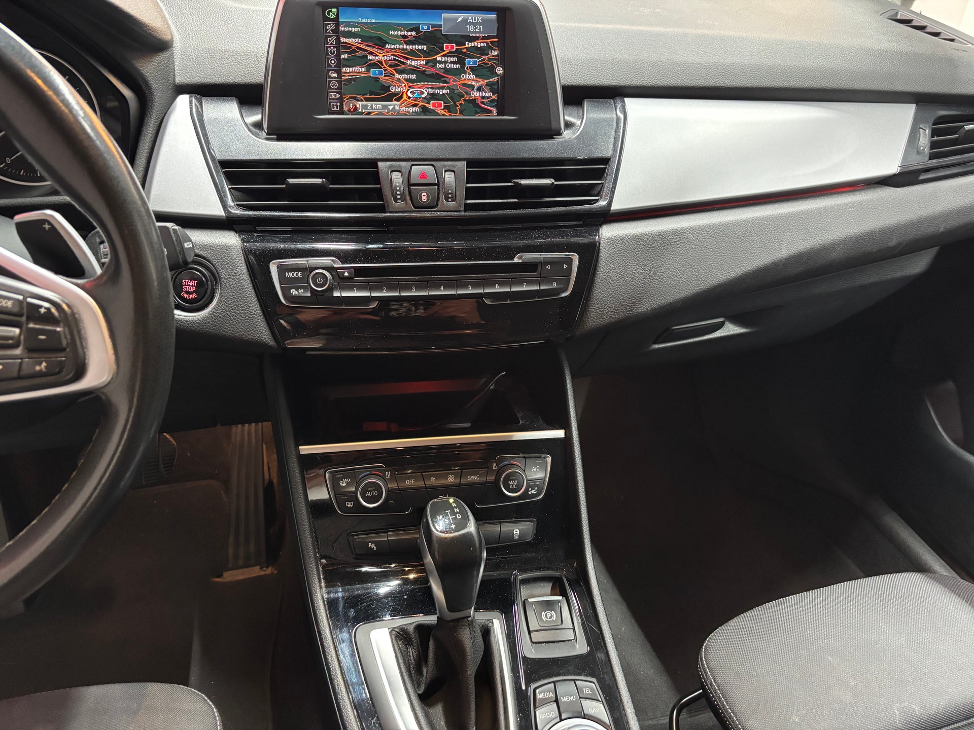 BMW 225i xDrive Active Tourer Steptronic-image-13