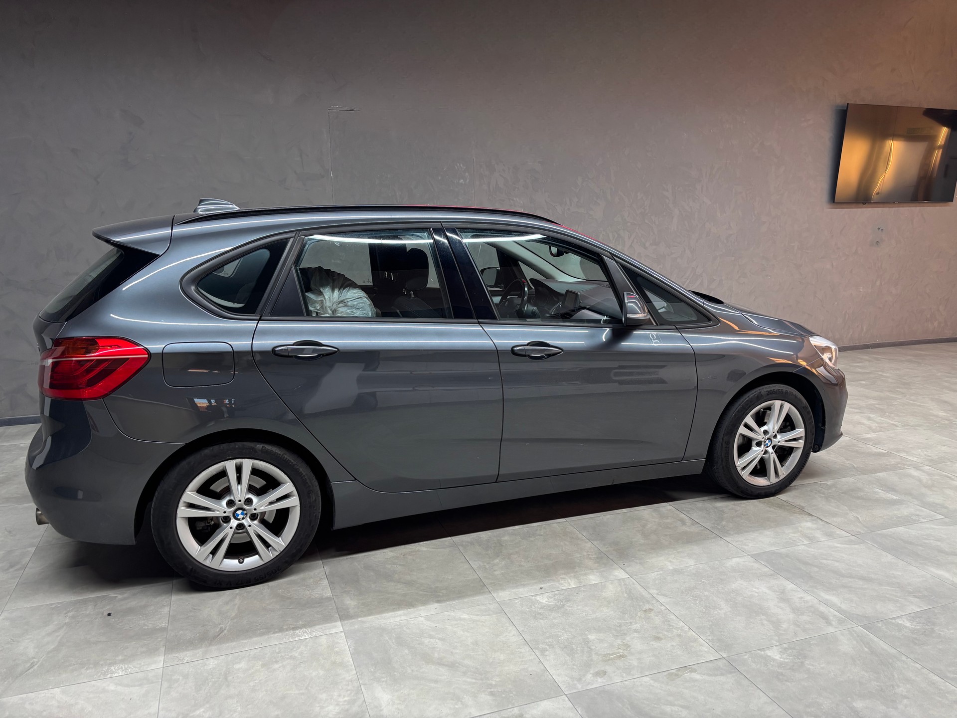 BMW 225i xDrive Active Tourer Steptronic-image-2