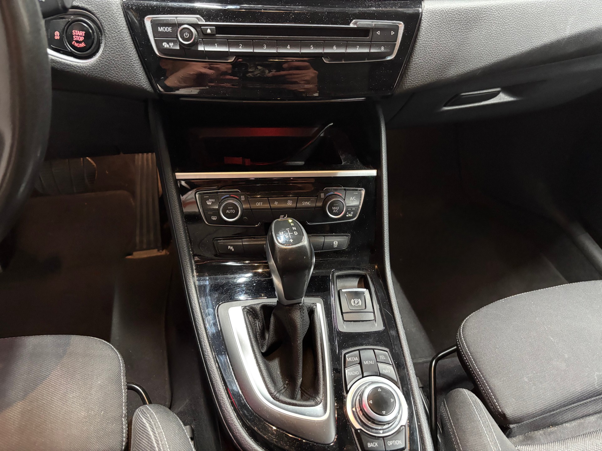 BMW 225i xDrive Active Tourer Steptronic-image-12