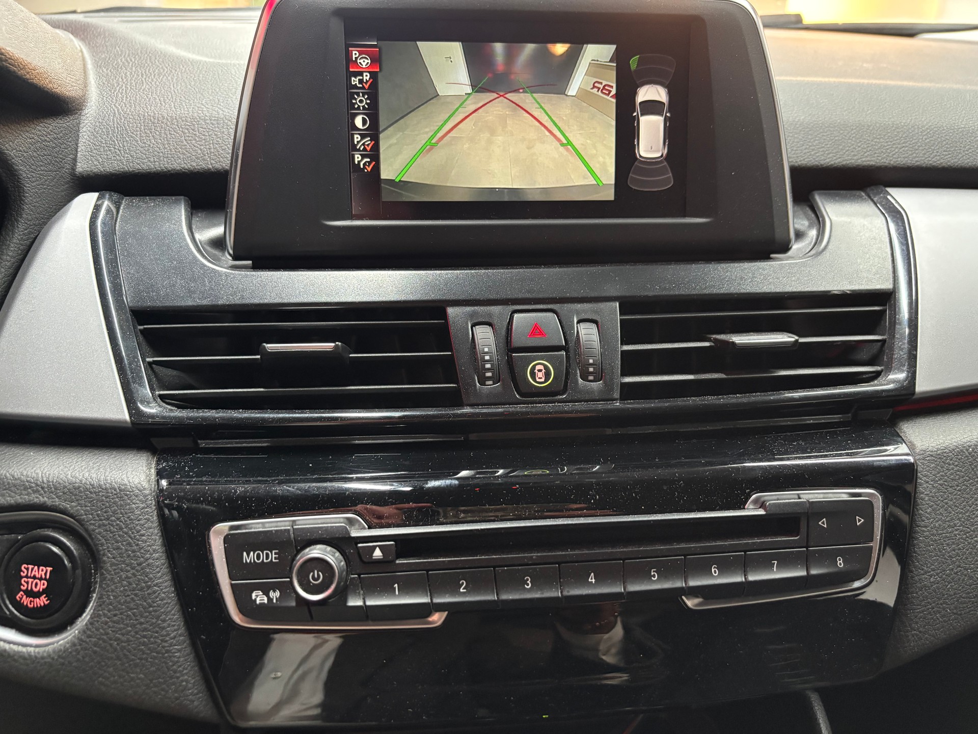 BMW 225i xDrive Active Tourer Steptronic-image-10