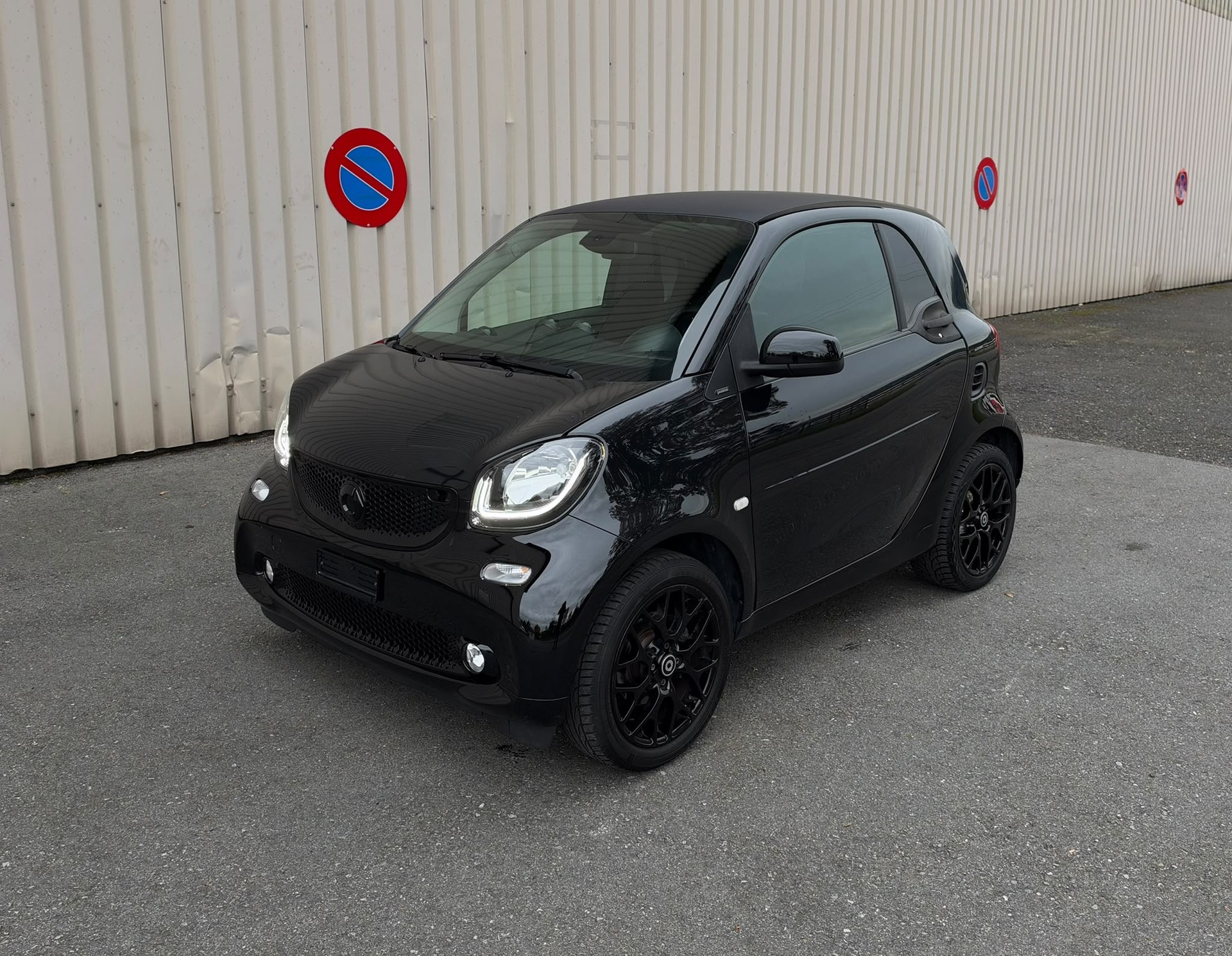 SMART fortwo black pearl twinmatic-image-1
