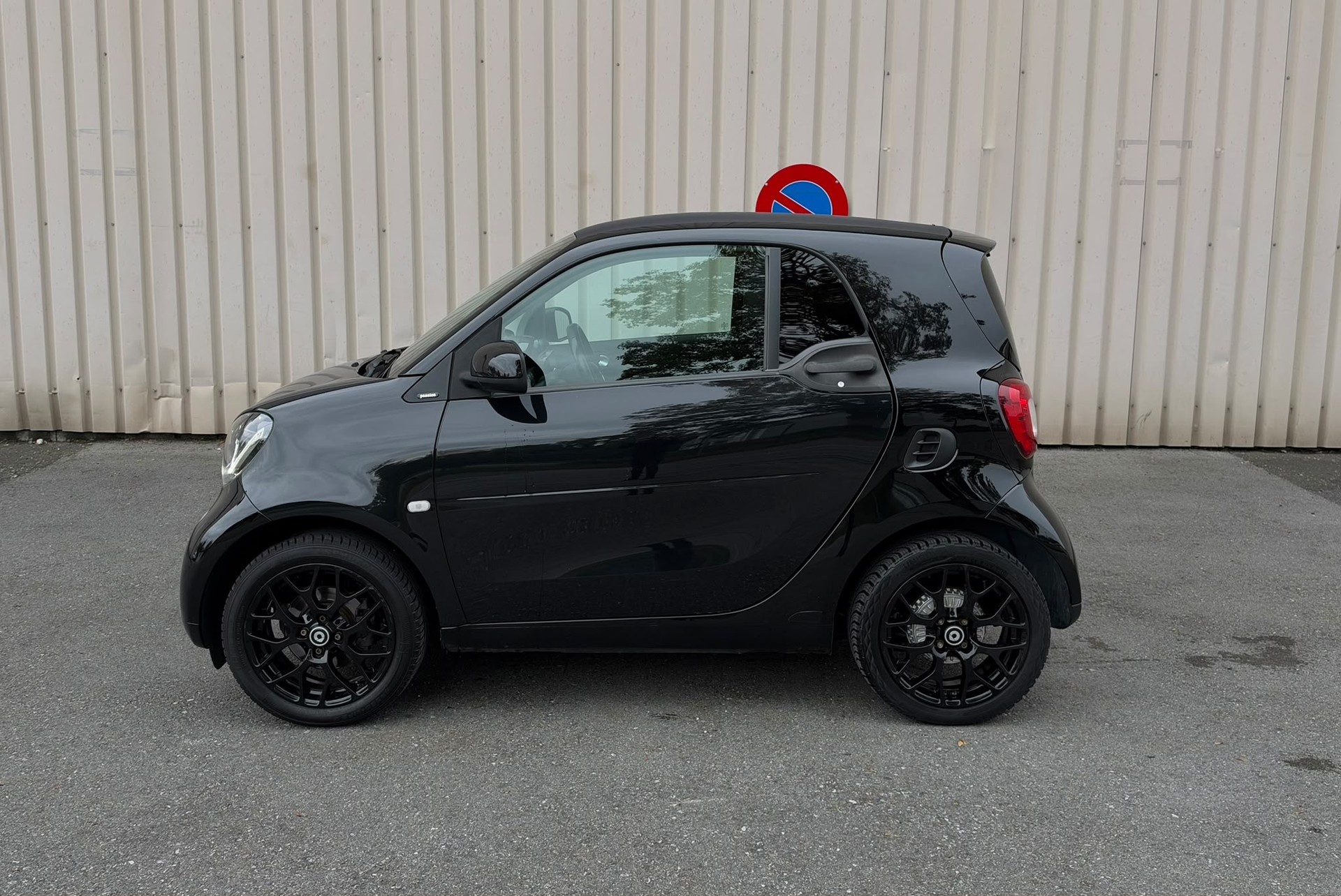 SMART fortwo black pearl twinmatic-image-2