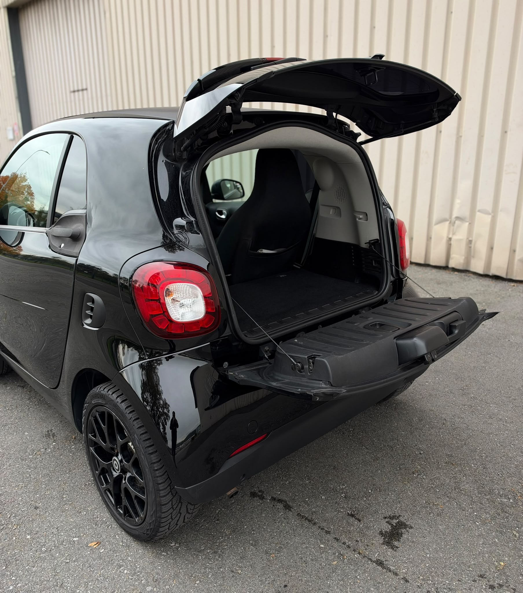 SMART fortwo black pearl twinmatic-image-6