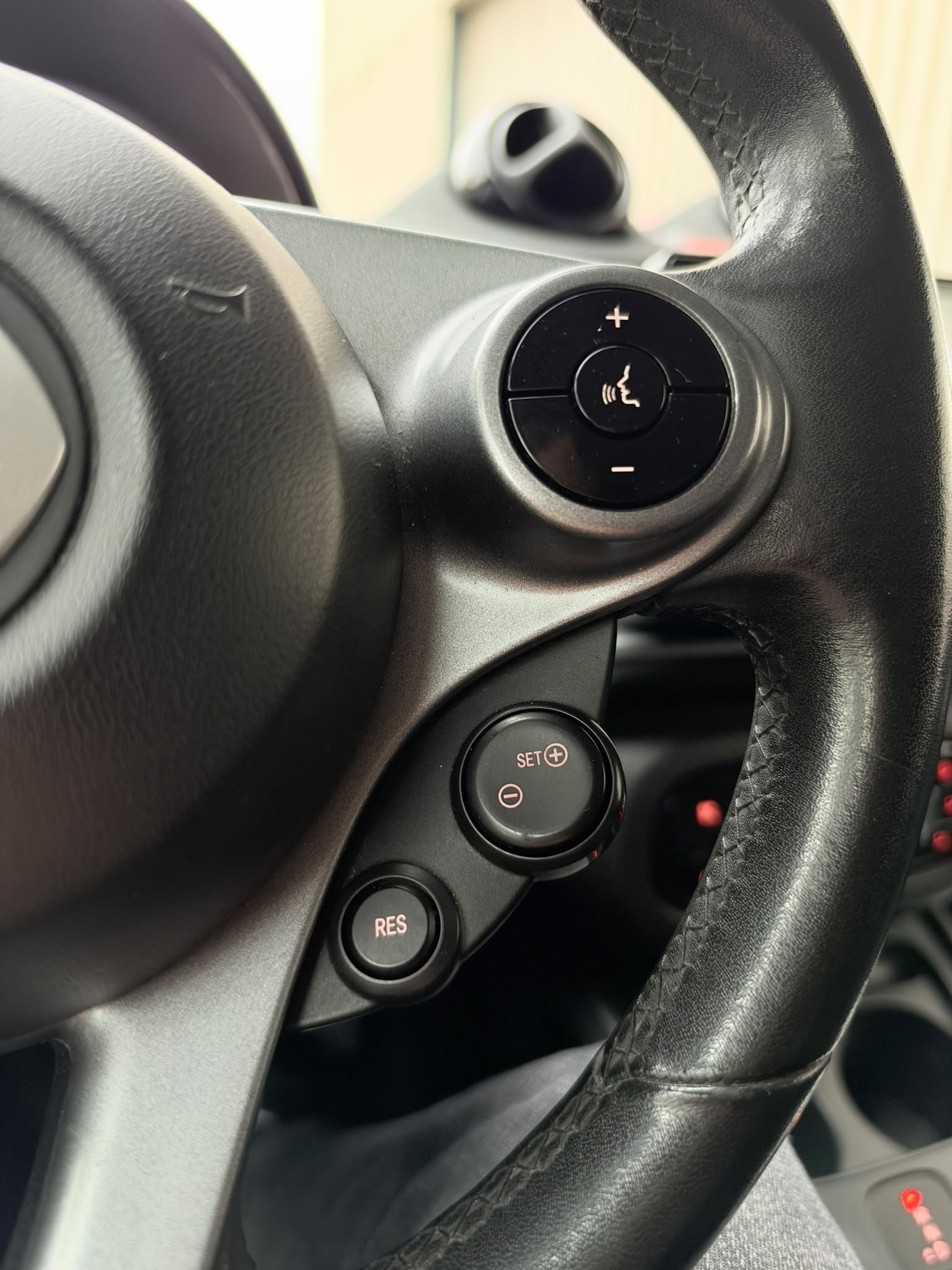 SMART fortwo black pearl twinmatic-image-9