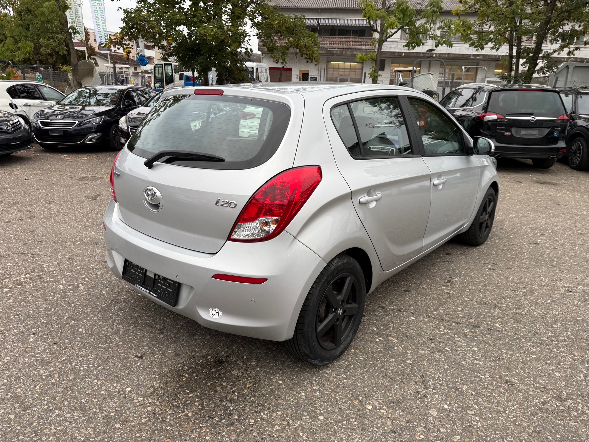 HYUNDAI i20 1.4 Premium Automatic-image-3