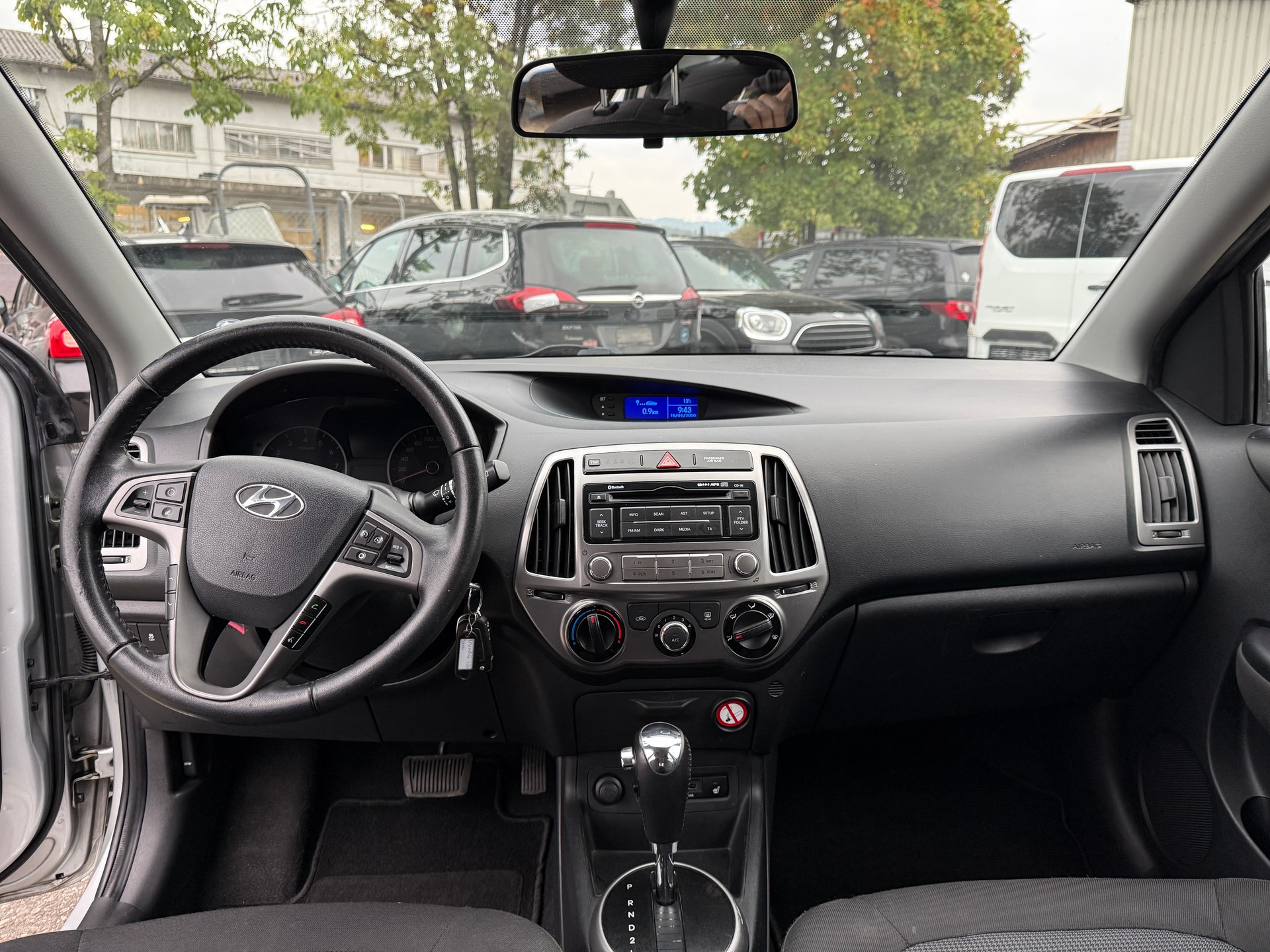 HYUNDAI i20 1.4 Premium Automatic-image-11