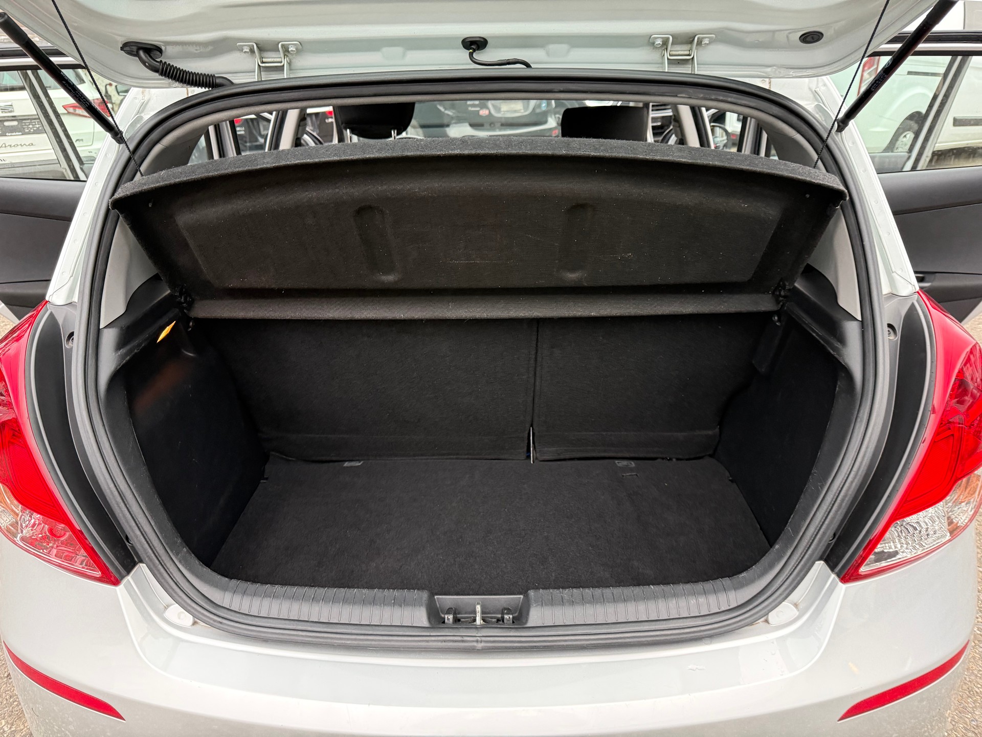 HYUNDAI i20 1.4 Premium Automatic-image-14