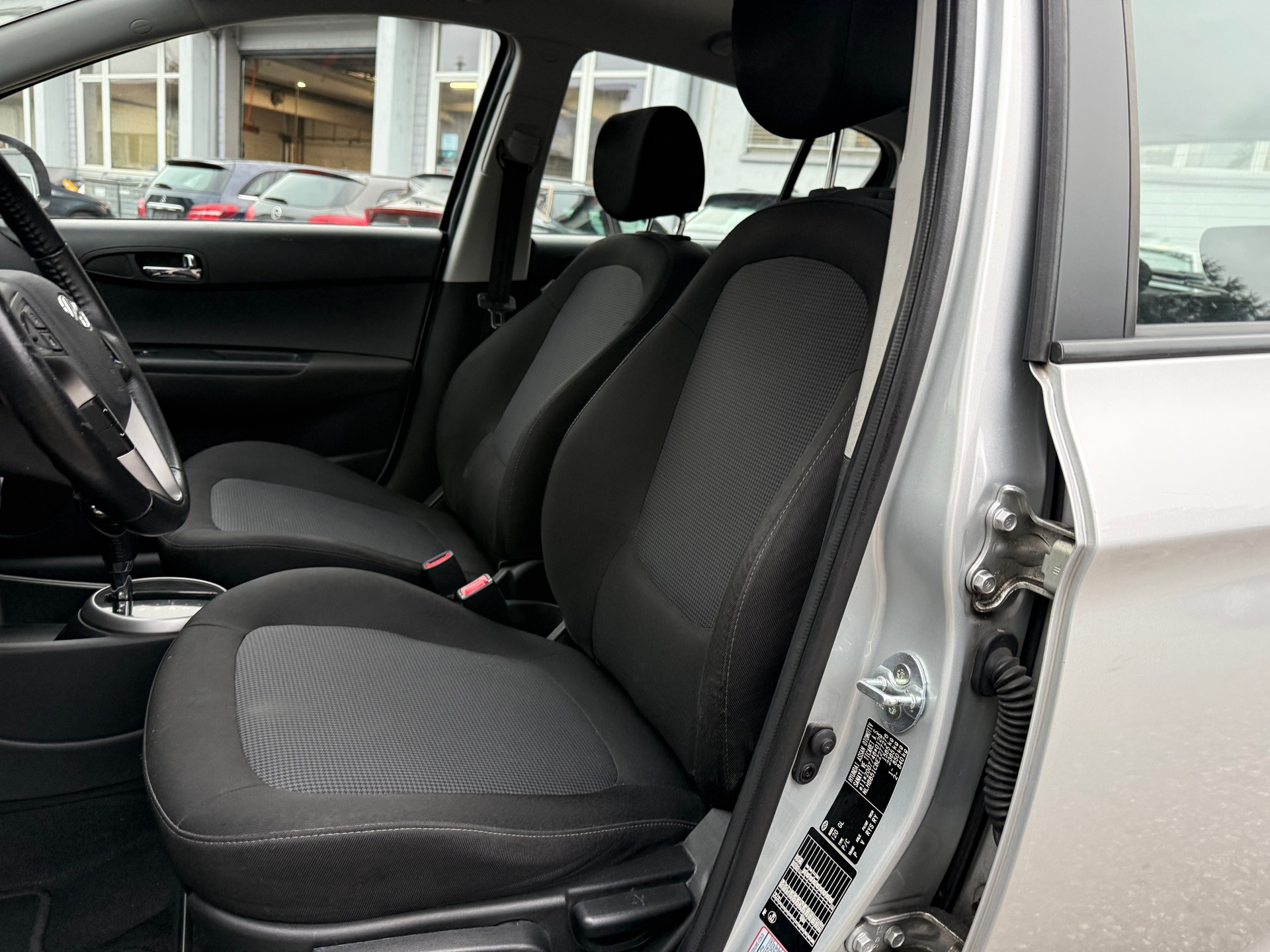 HYUNDAI i20 1.4 Premium Automatic-image-8
