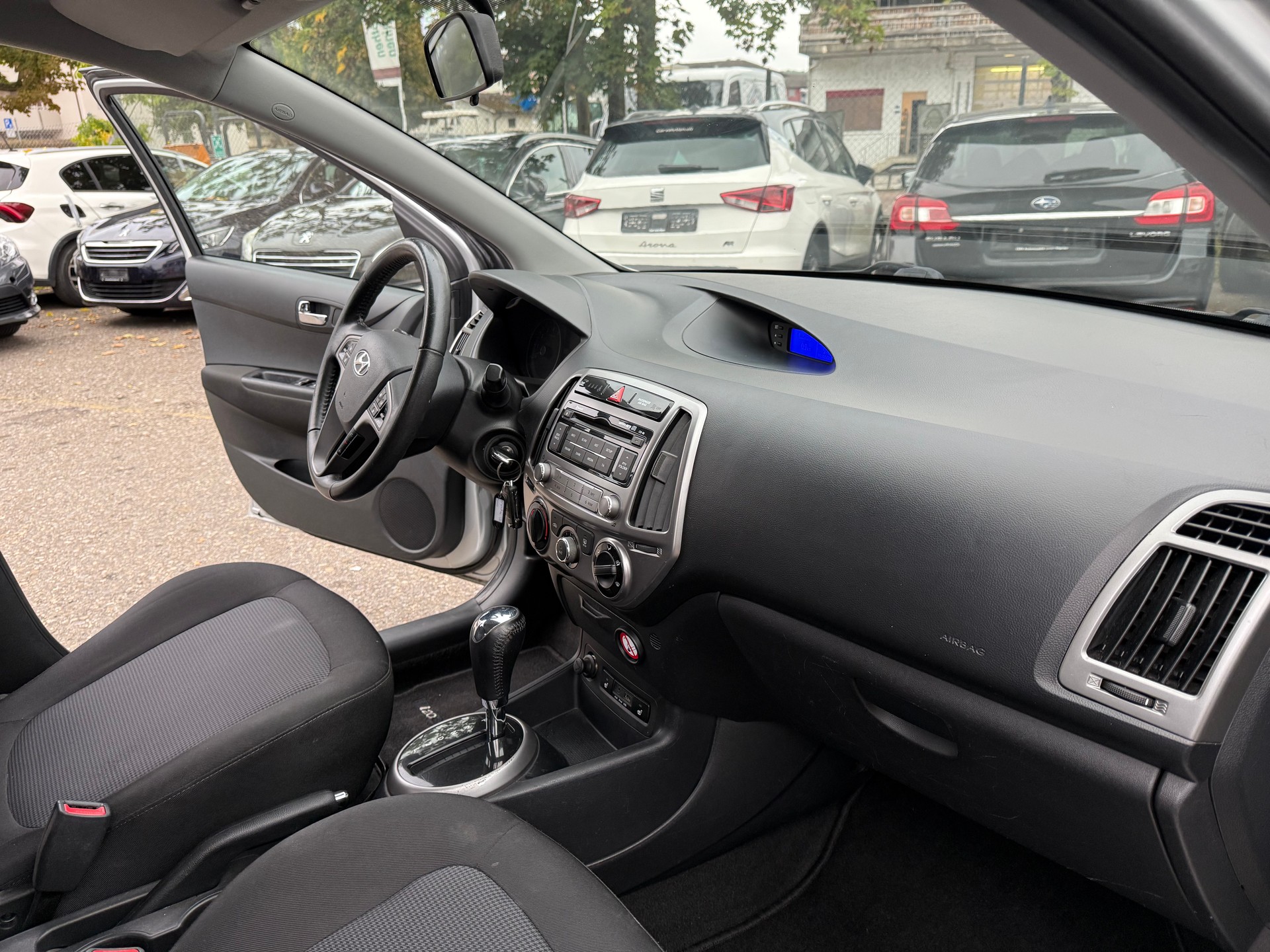 HYUNDAI i20 1.4 Premium Automatic-image-12