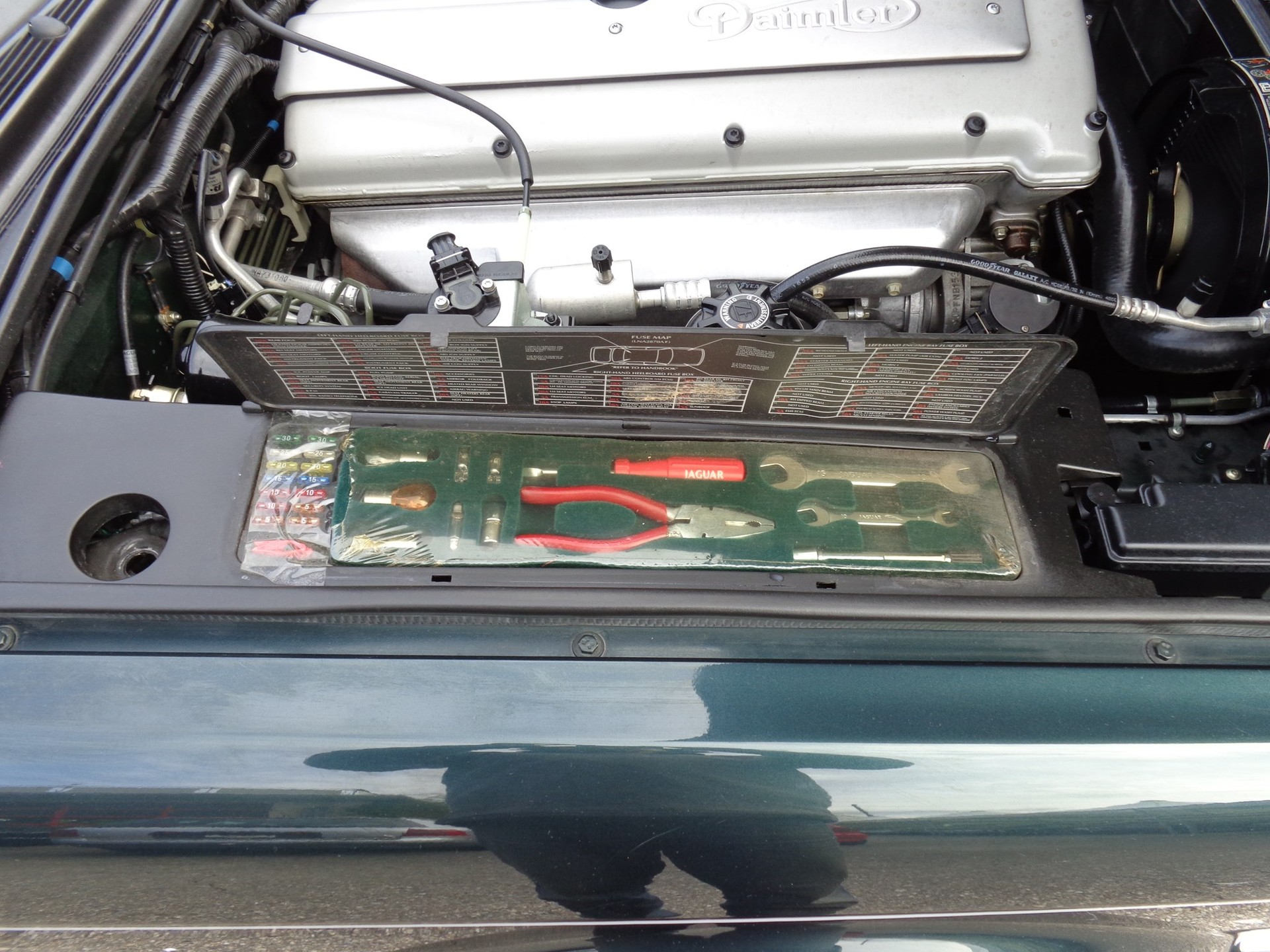 DAIMLER 4.0 Six-image-10