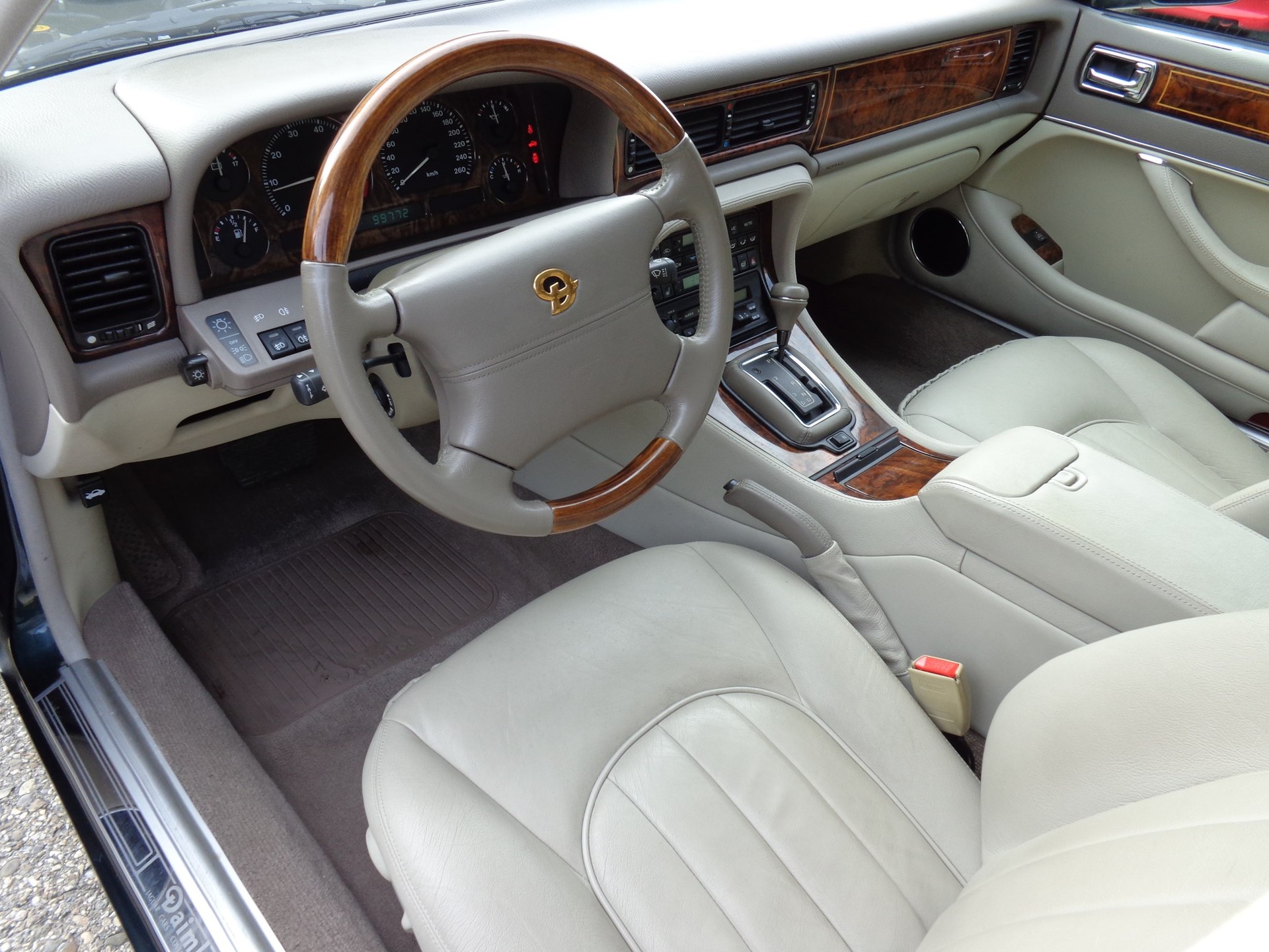 DAIMLER 4.0 Six-image-8