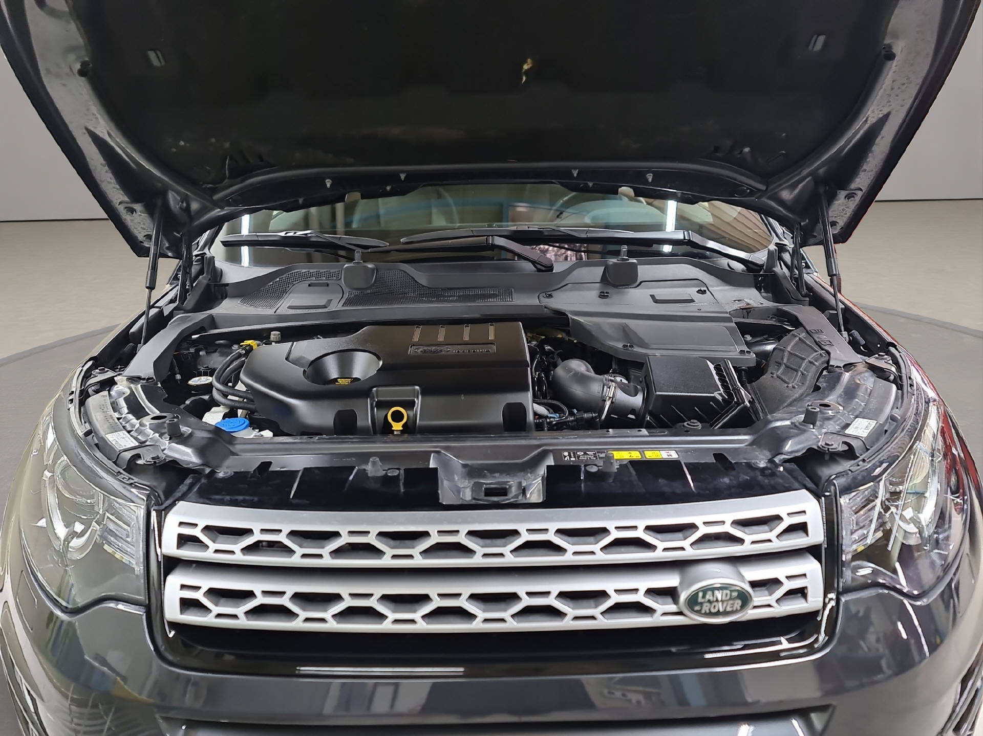 LAND ROVER Discovery Sport 2.0 SD4 HSE-image-13