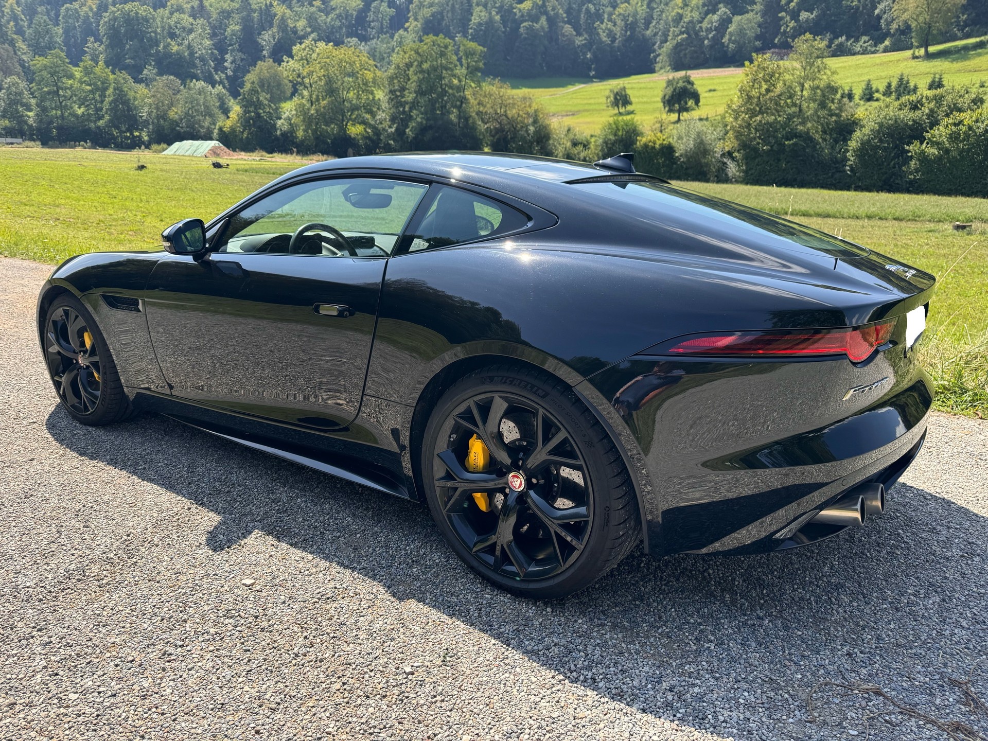 JAGUAR F-Type Coupé 5.0 V8 R AWD Santorini Black *Facelift Unikat* Automatik Keramikbremsen Ohne OPF Sportwagensound 770W Meridian-image-2