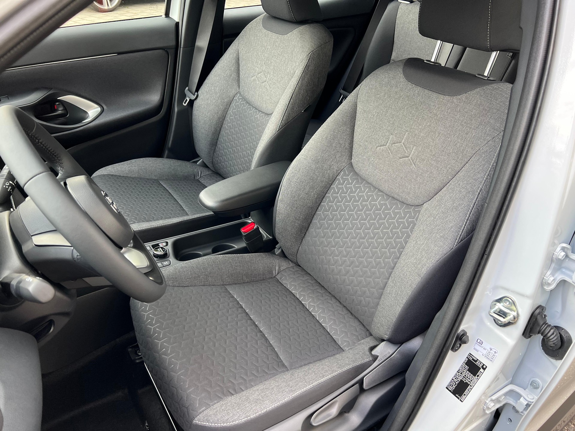 TOYOTA Yaris Cross 1.5 VVT-i HSD Trend AWD-i-image-9