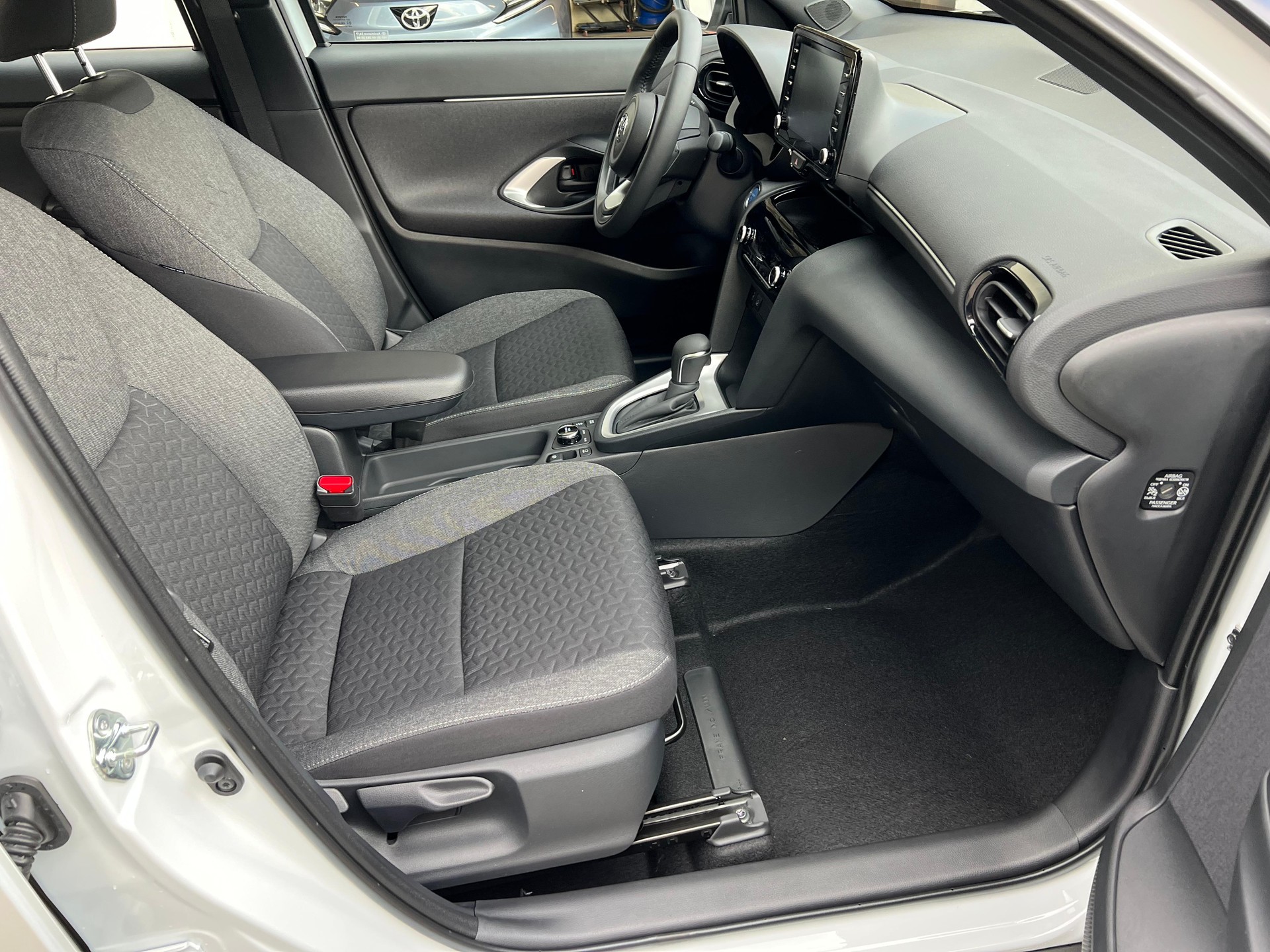 TOYOTA Yaris Cross 1.5 VVT-i HSD Trend AWD-i-image-12