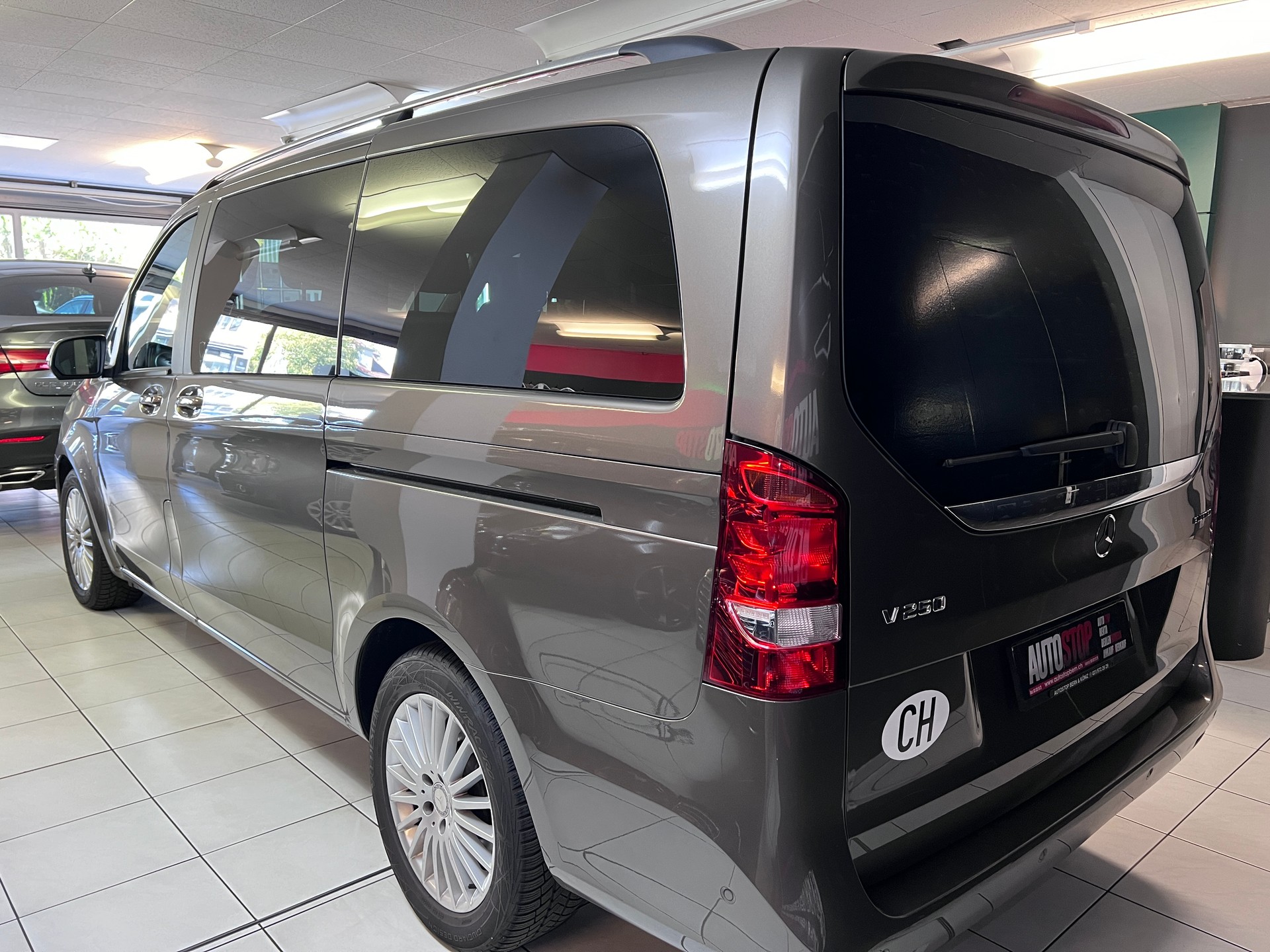 MERCEDES-BENZ V 250 d Avantgarde lang 7G-Tronic-image-7