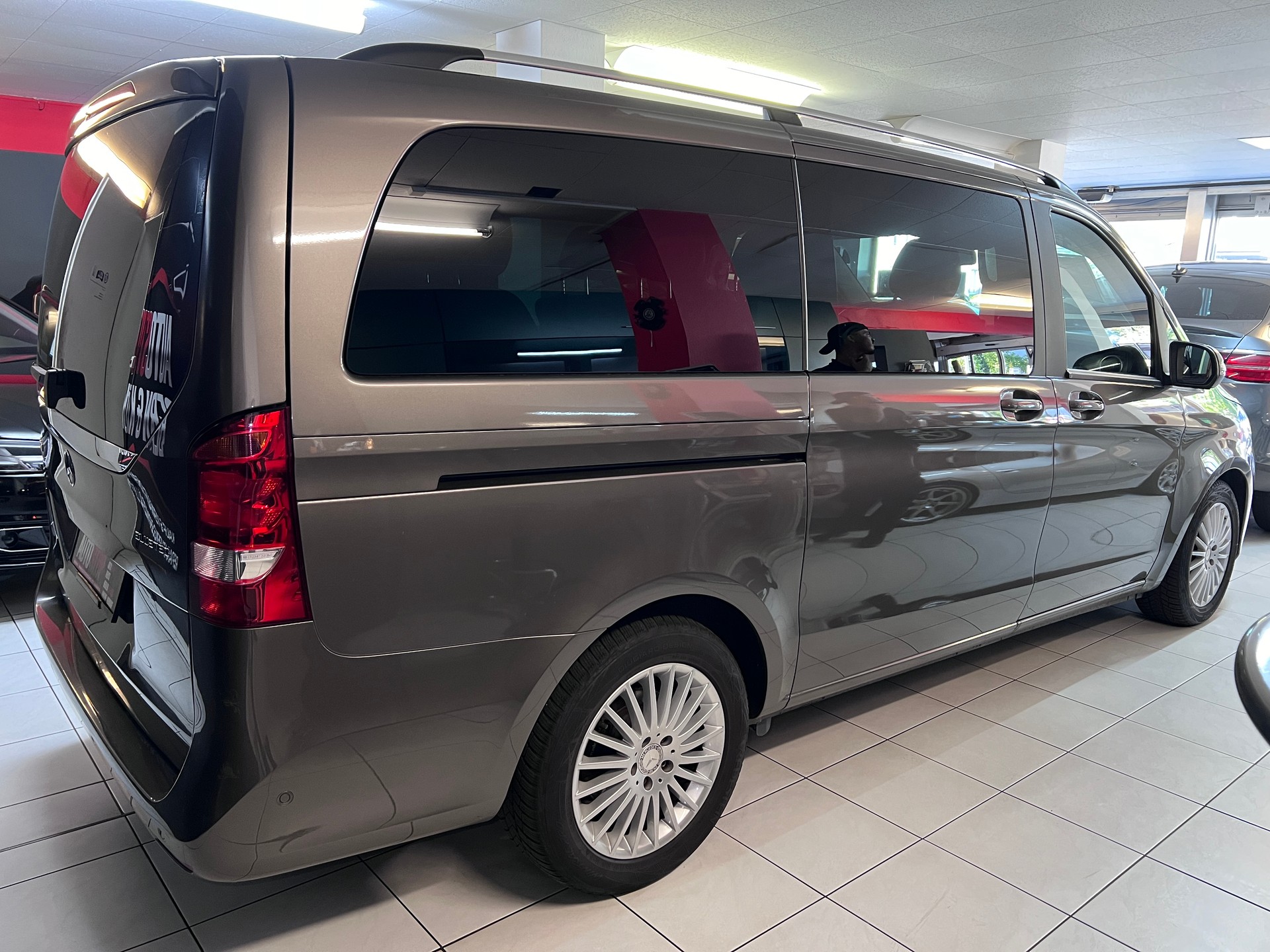 MERCEDES-BENZ V 250 d Avantgarde lang 7G-Tronic-image-5