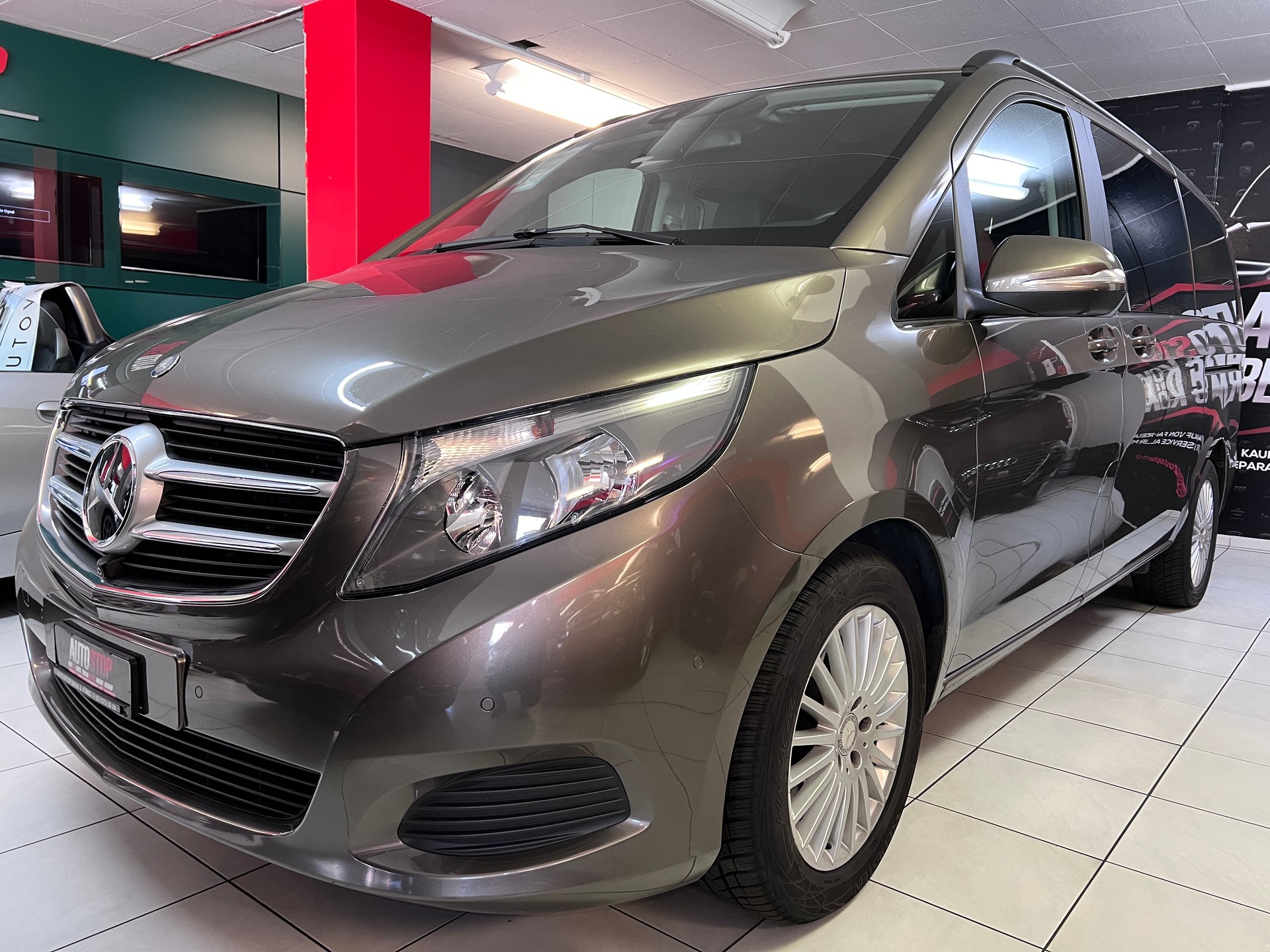 MERCEDES-BENZ V 250 d Avantgarde lang 7G-Tronic-showroom-element-2