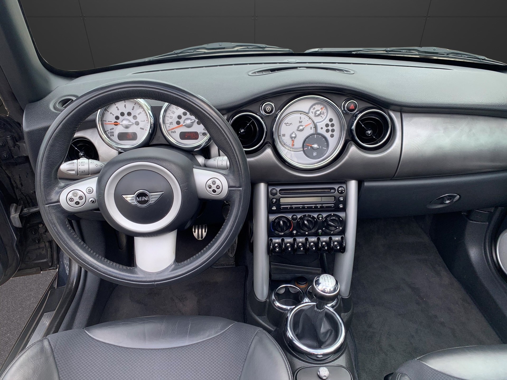 MINI Mini Cabrio Cooper S-image-6
