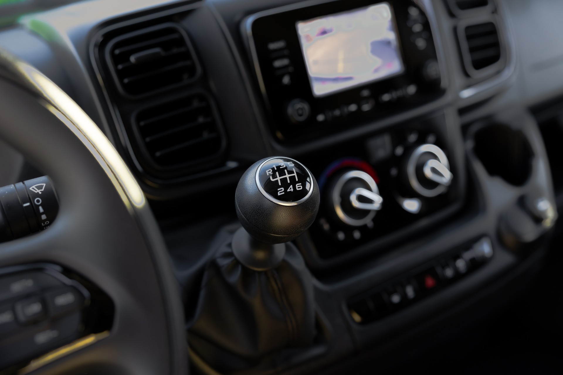 PEUGEOT Boxer L2 H1 2.2 HDI 333 Premium-image-9