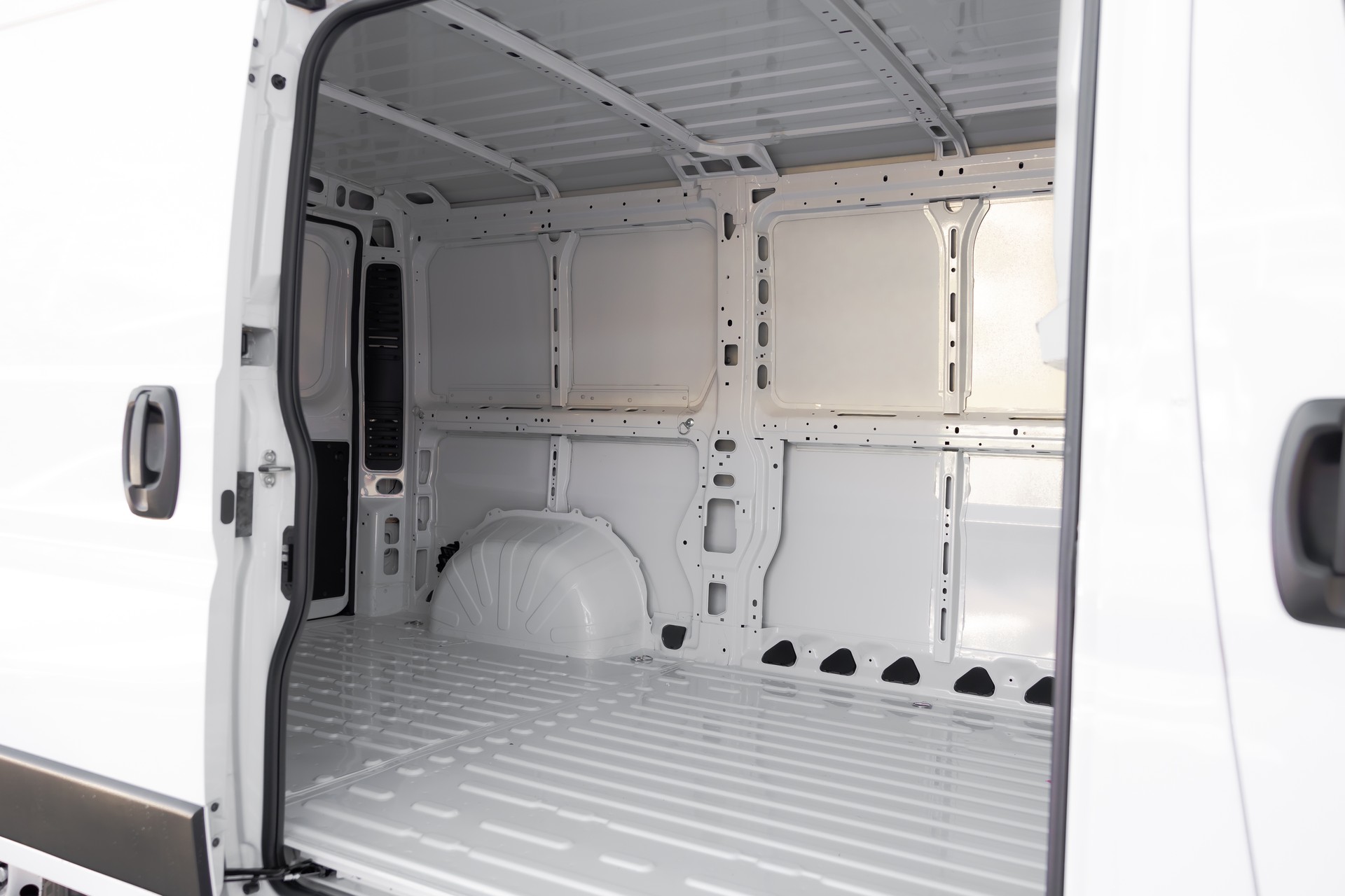 PEUGEOT Boxer L2 H1 2.2 HDI 333 Premium-image-3