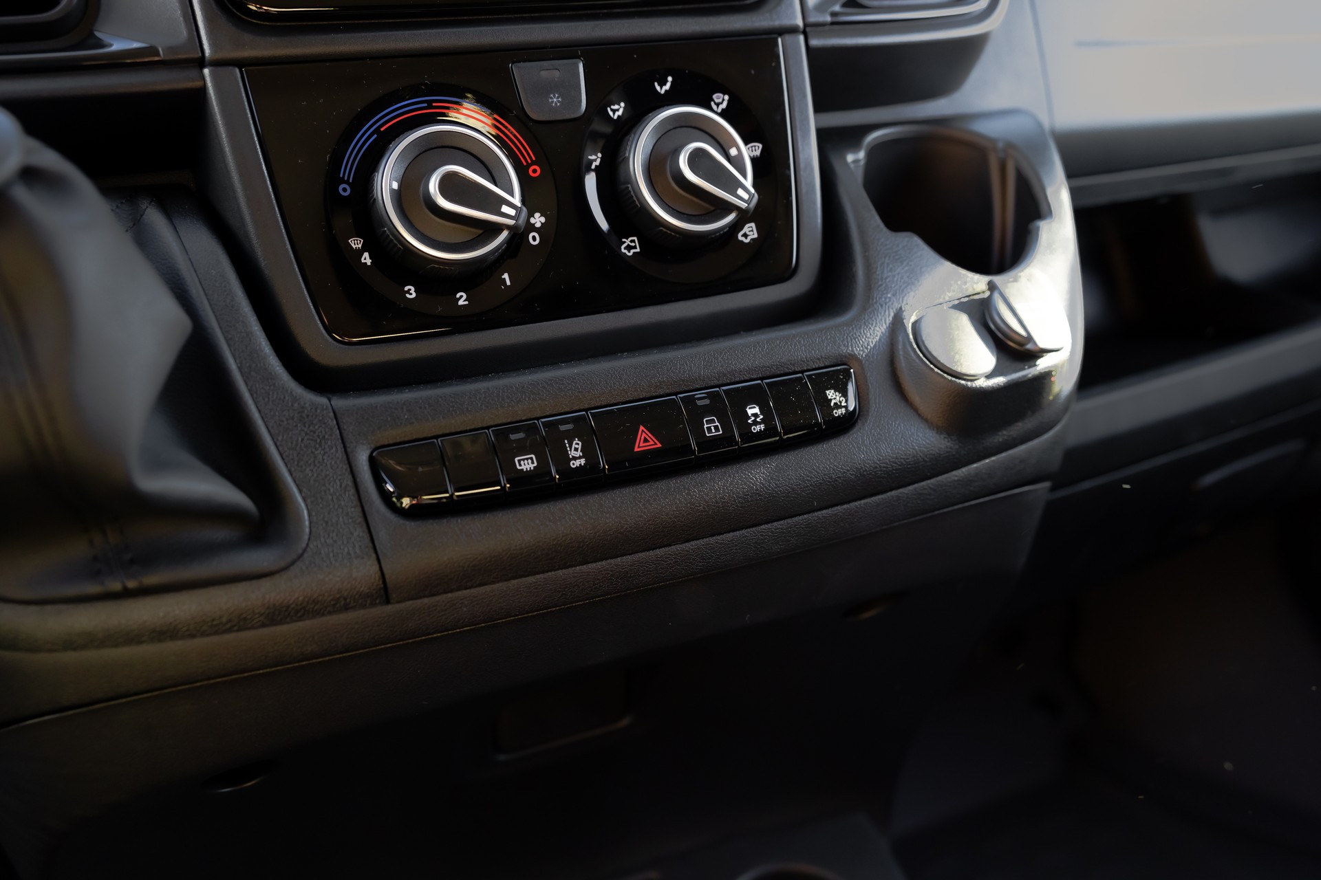 PEUGEOT Boxer L2 H1 2.2 HDI 333 Premium-image-10