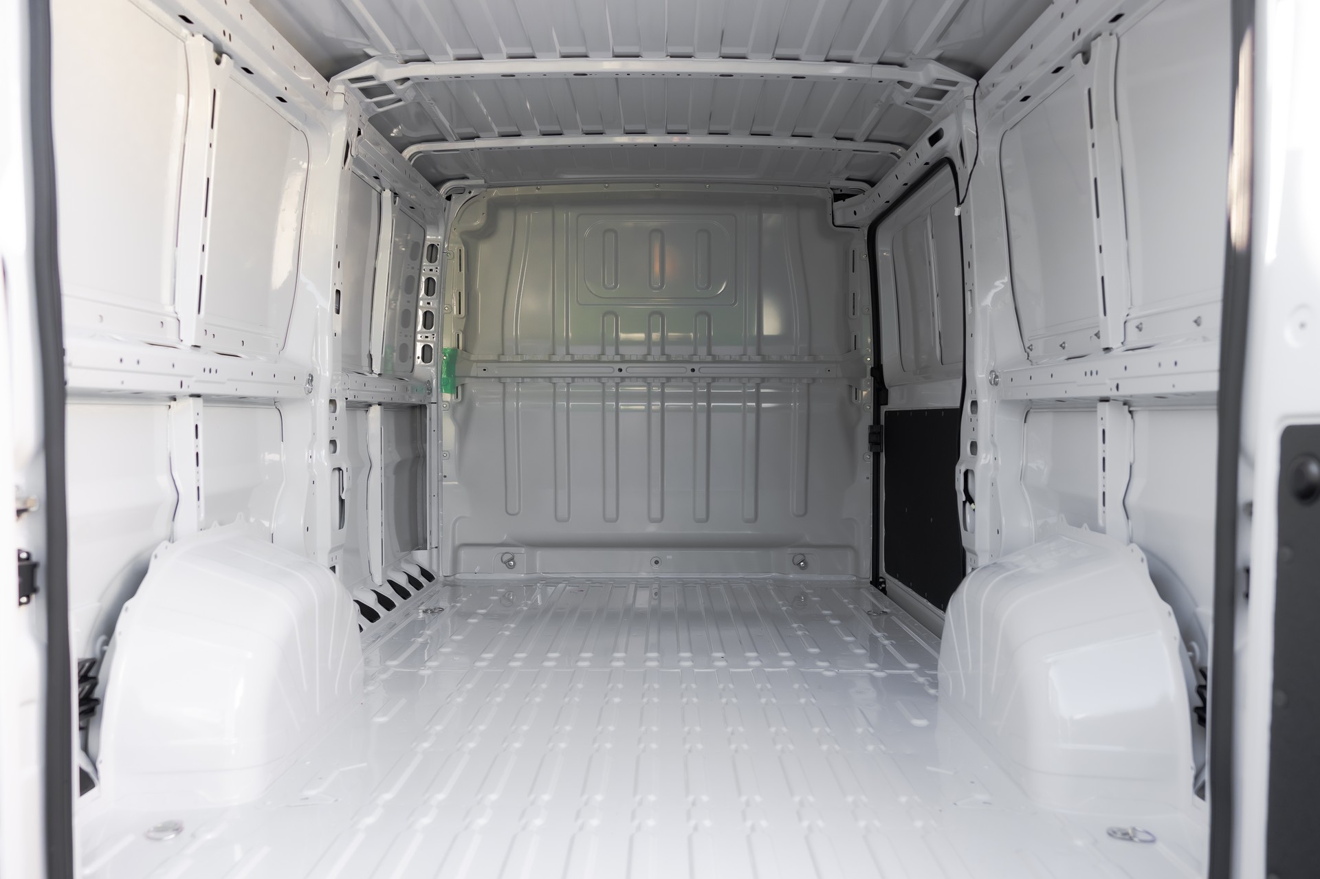 PEUGEOT Boxer L2 H1 2.2 HDI 333 Premium-image-4