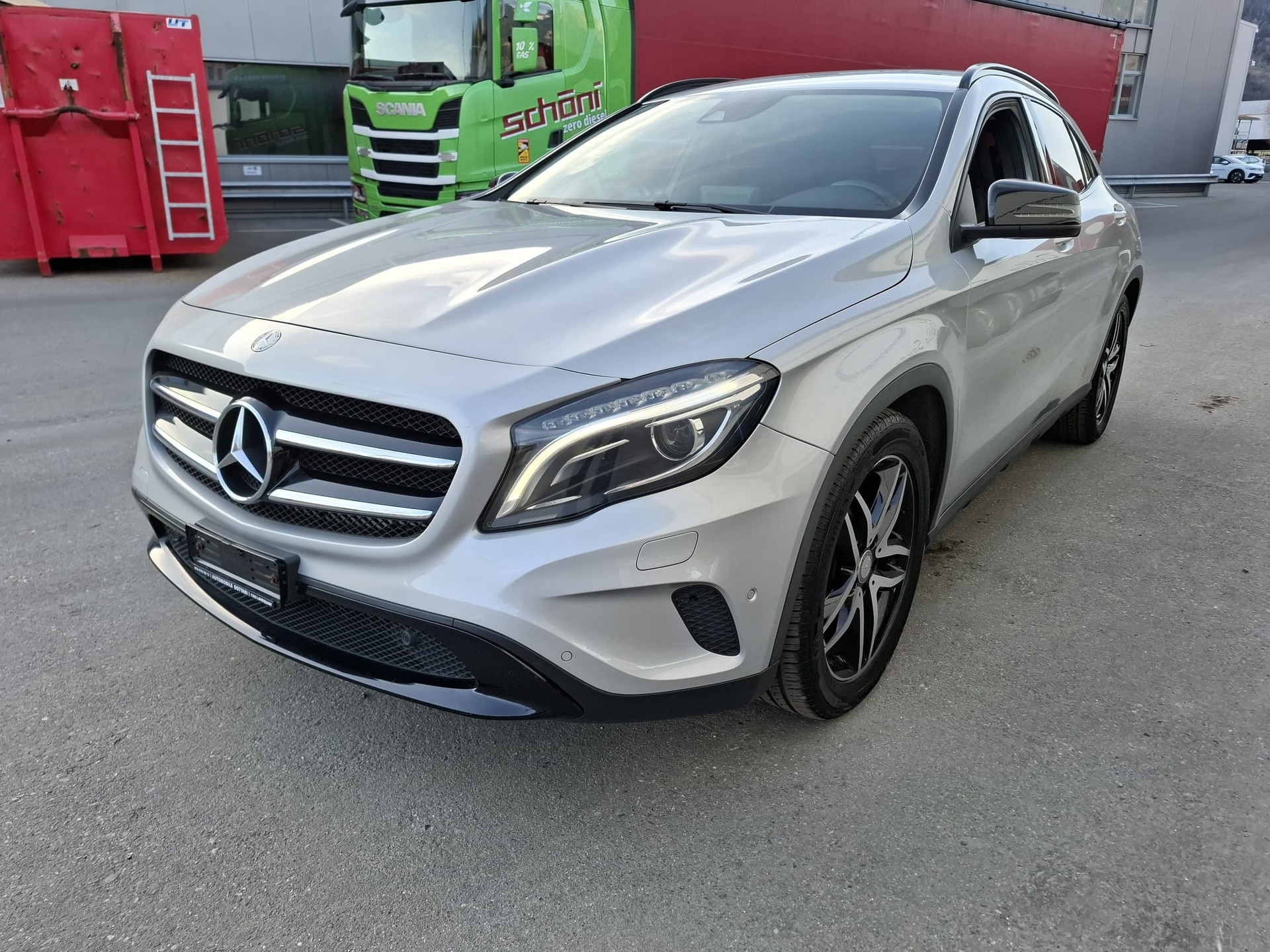 MERCEDES-BENZ GLA 250 Urban 4Matic 7G-DCT-image-0