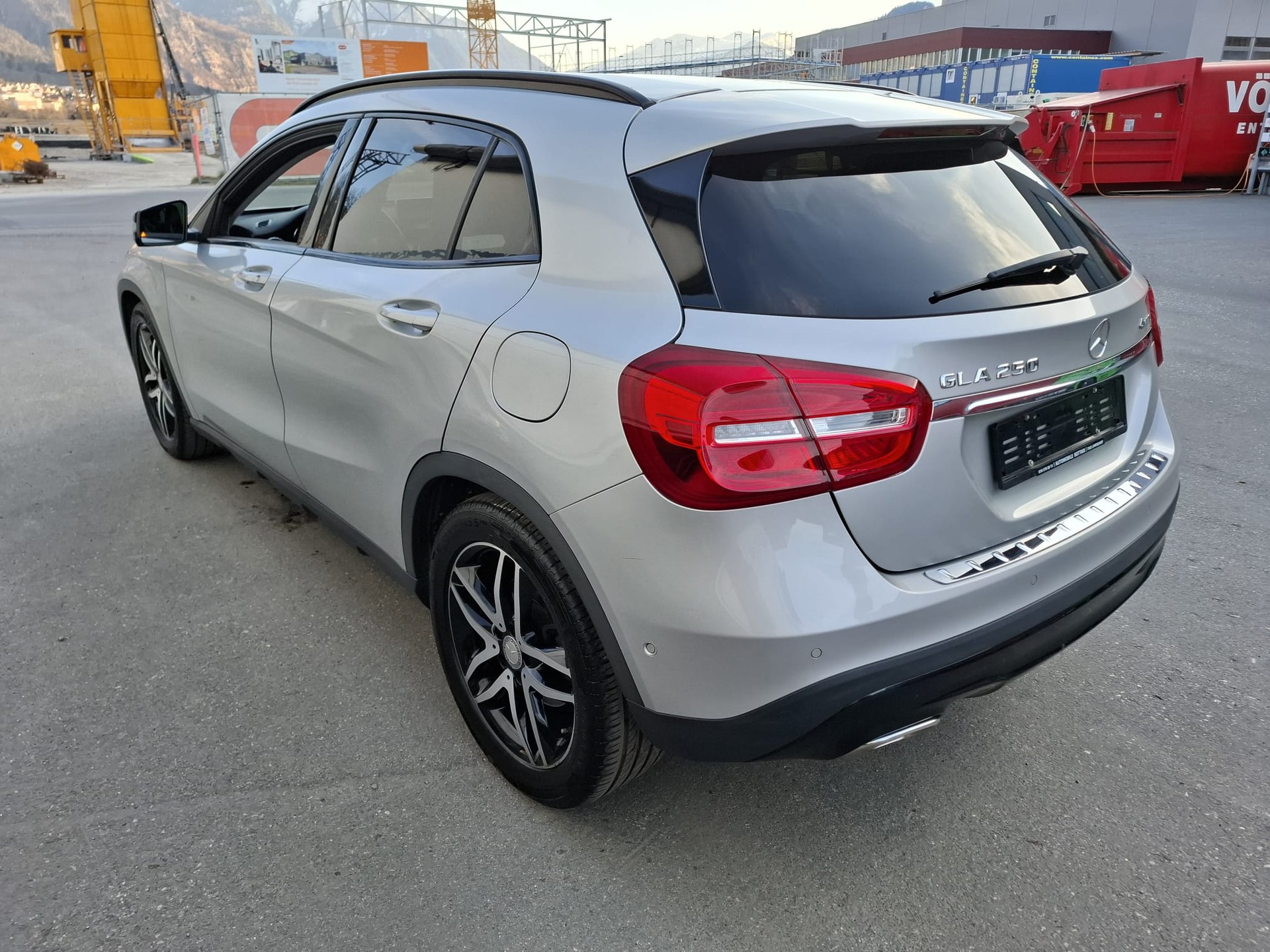 MERCEDES-BENZ GLA 250 Urban 4Matic 7G-DCT-image-4