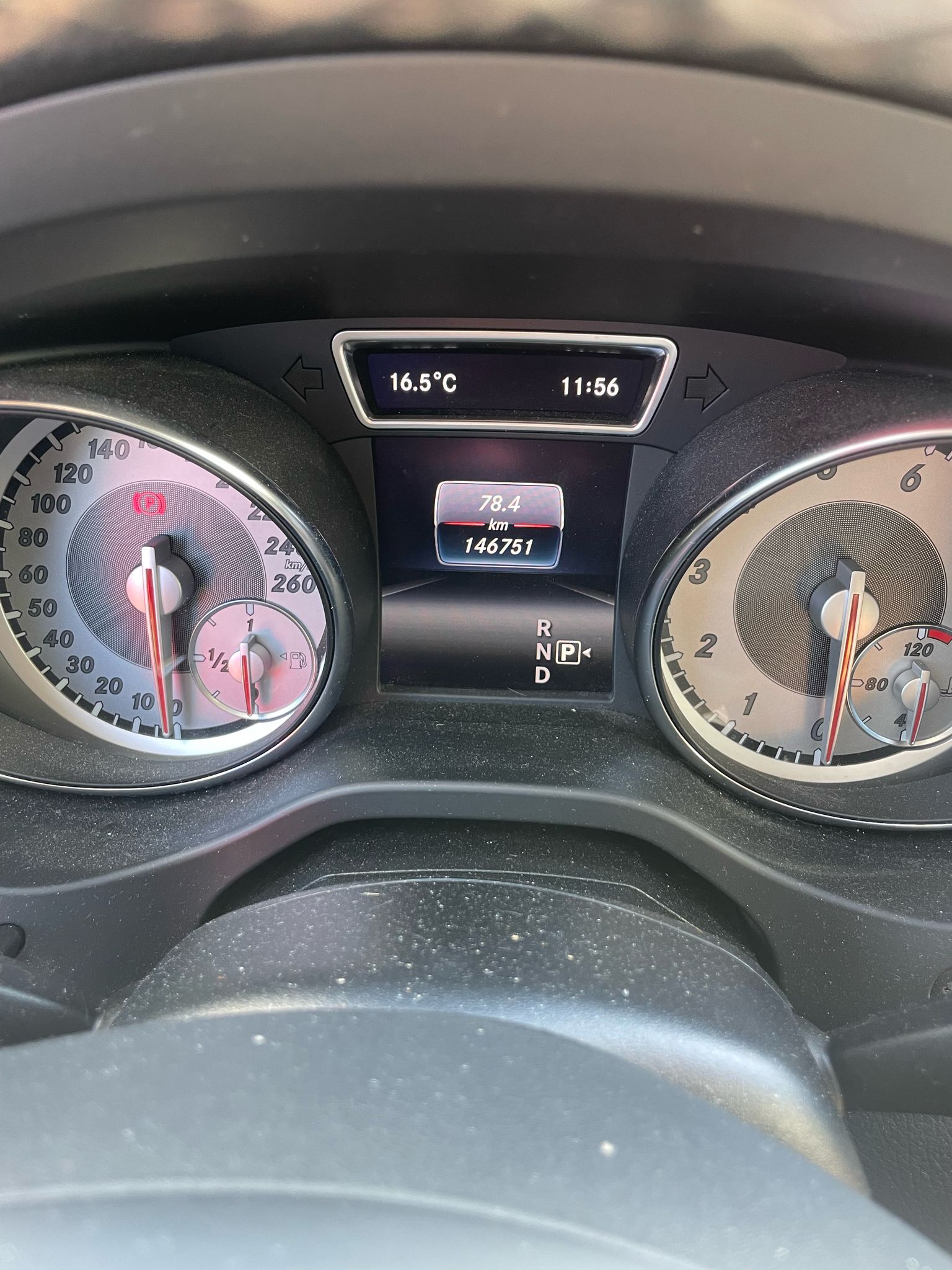 MERCEDES-BENZ GLA 250 Urban 4Matic 7G-DCT-image-5