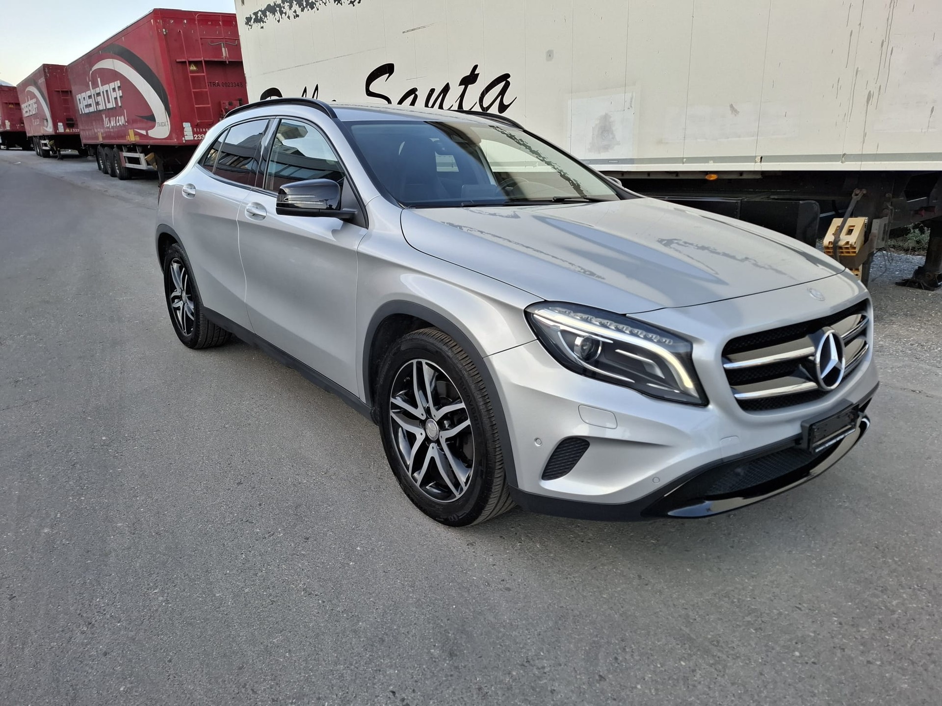 MERCEDES-BENZ GLA 250 Urban 4Matic 7G-DCT-image-2