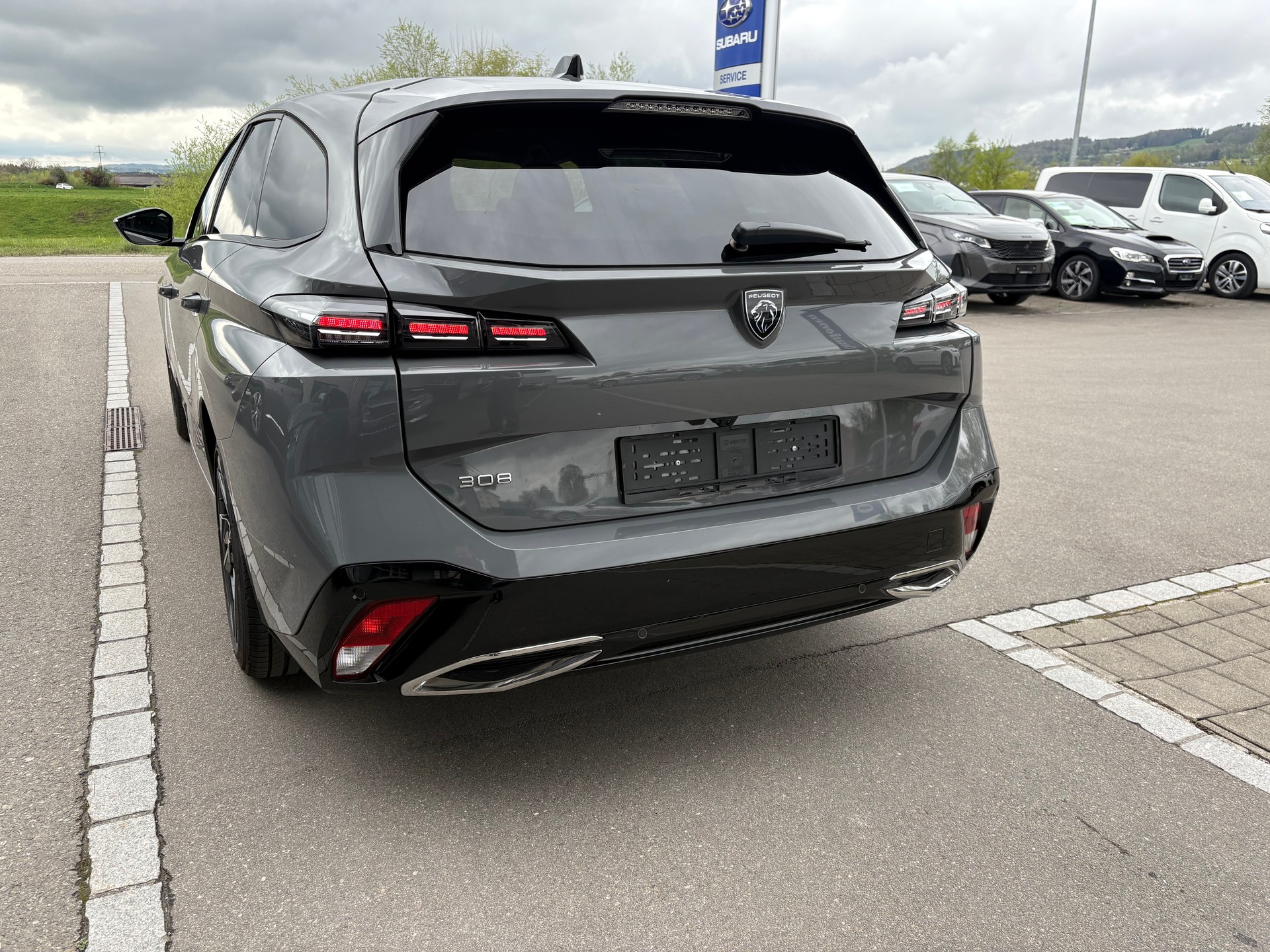 PEUGEOT 308 SW 1.2 PureTech Allure-image-4