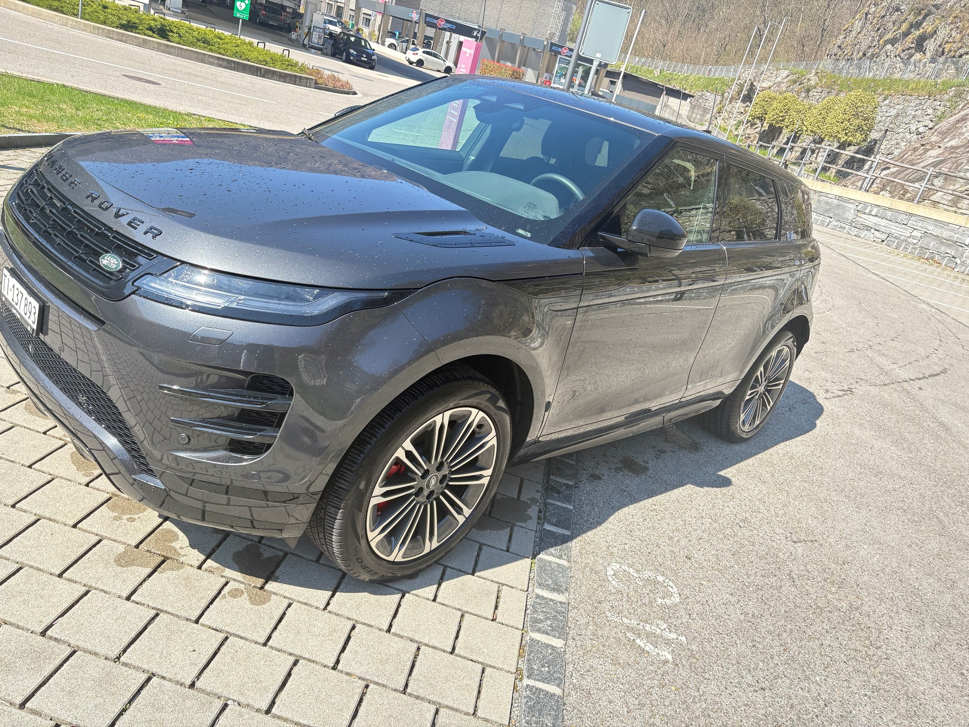 LAND ROVER Range Rover Evoque R-Dynamic P 300e SE AT8-image-0