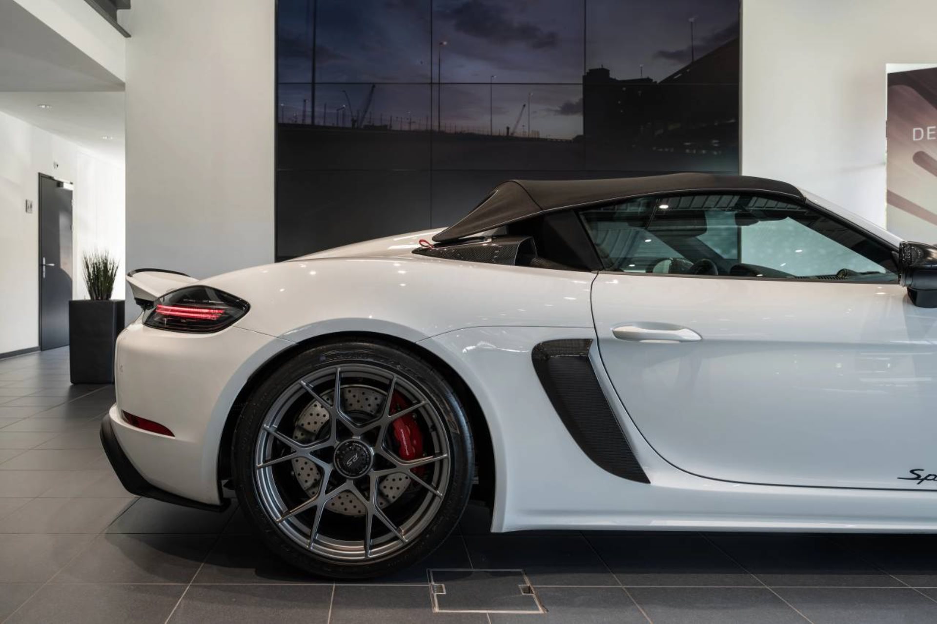 PORSCHE 718 Spyder RS-image-20