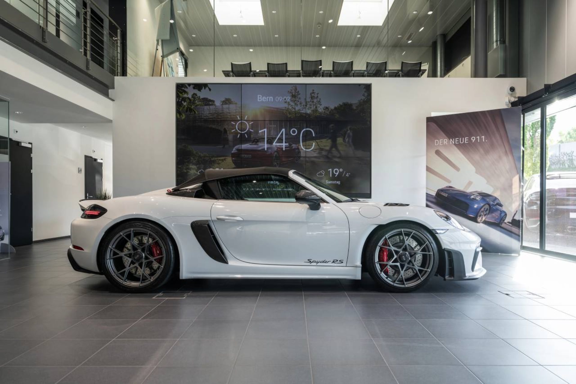 PORSCHE 718 Spyder RS-image-11