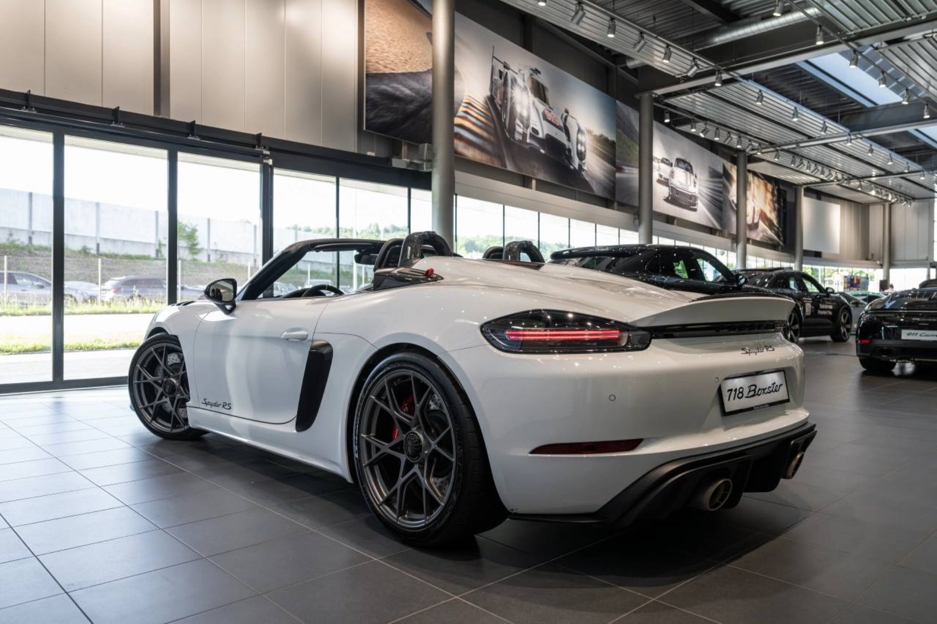 PORSCHE 718 Spyder RS-image-6