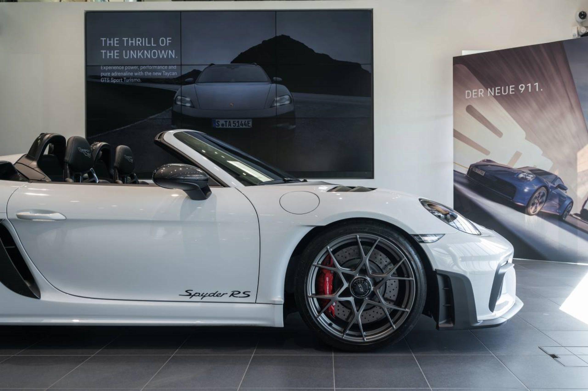 PORSCHE 718 Spyder RS-image-19