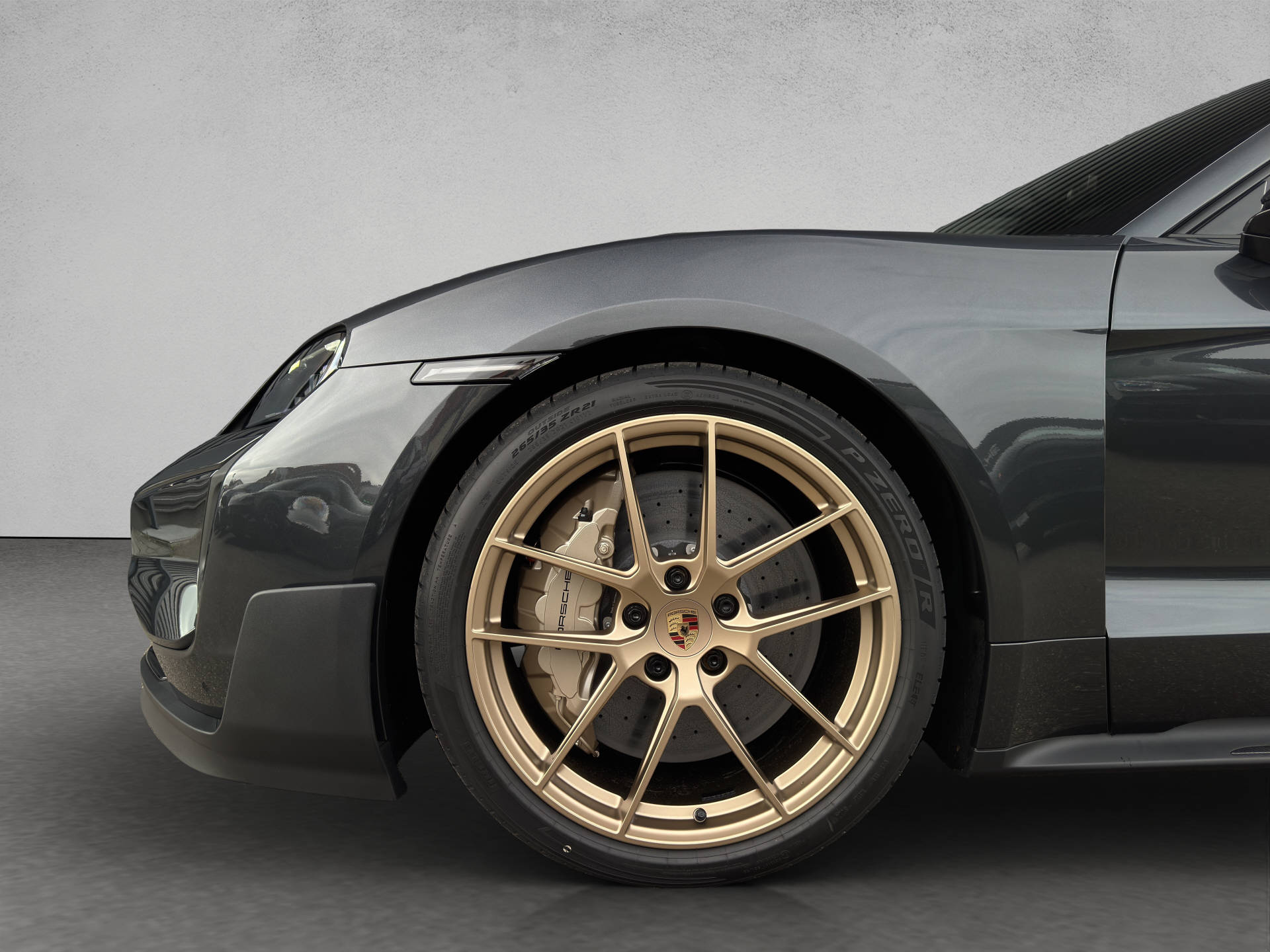 PORSCHE Taycan Turbo GT mit Weissach-Paket-image-14
