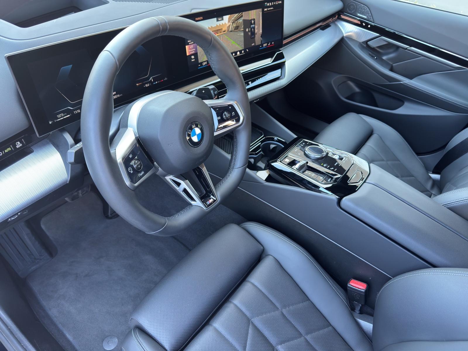 BMW 520d xDrive Touring M Sport-image-12