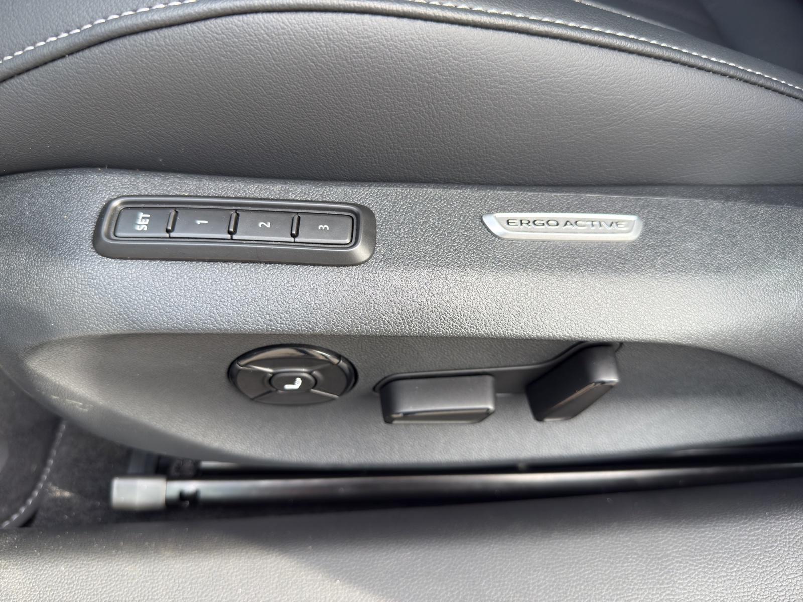VW Passat Variant 1.5 TSI evo2 Plug-In- Hybrid R-Line DSG-image-11