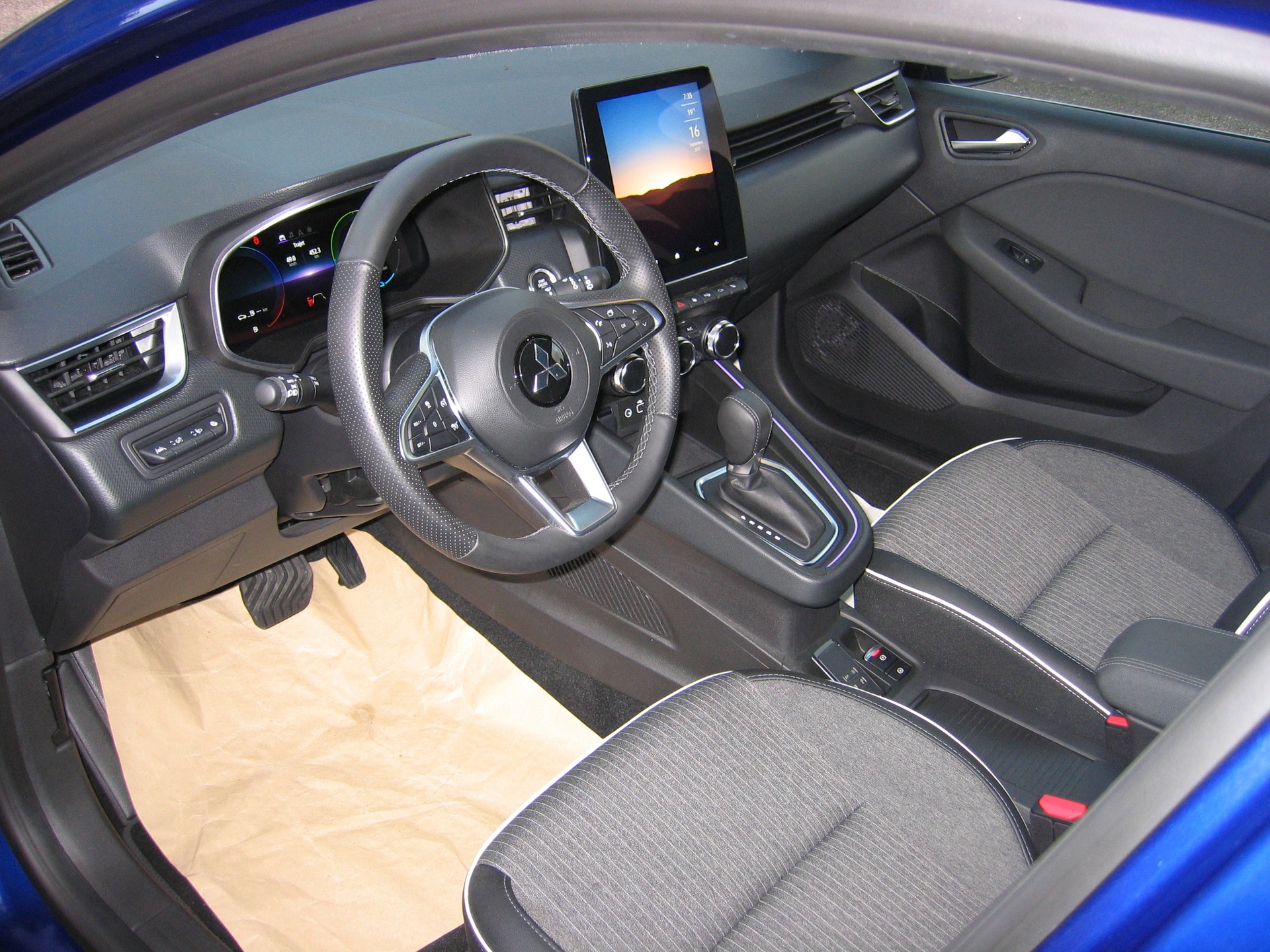 MITSUBISHI COLT 1.6 HEV Instyle-image-6