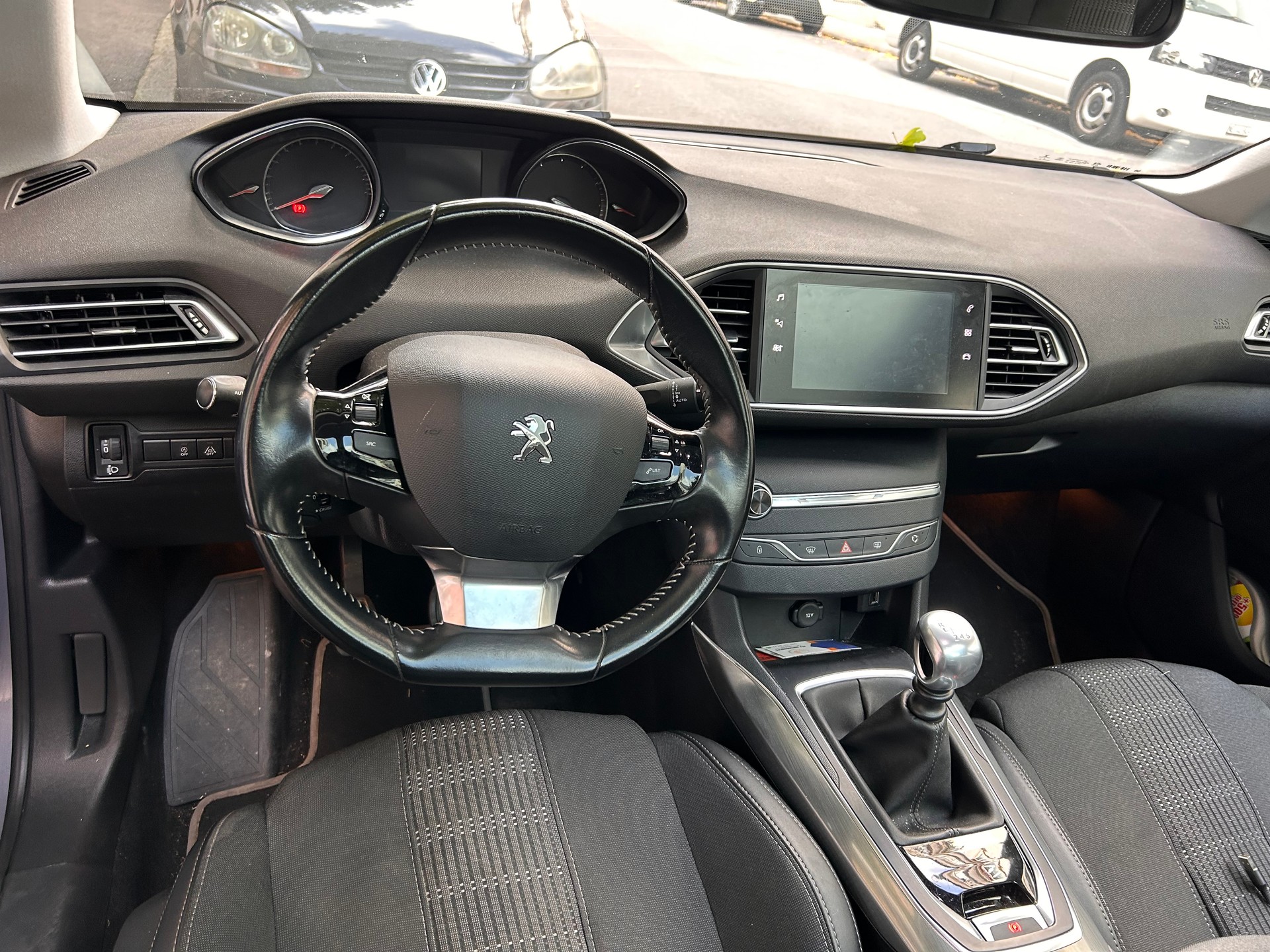 PEUGEOT 308 1.2 Pure Tech Allure-image-2